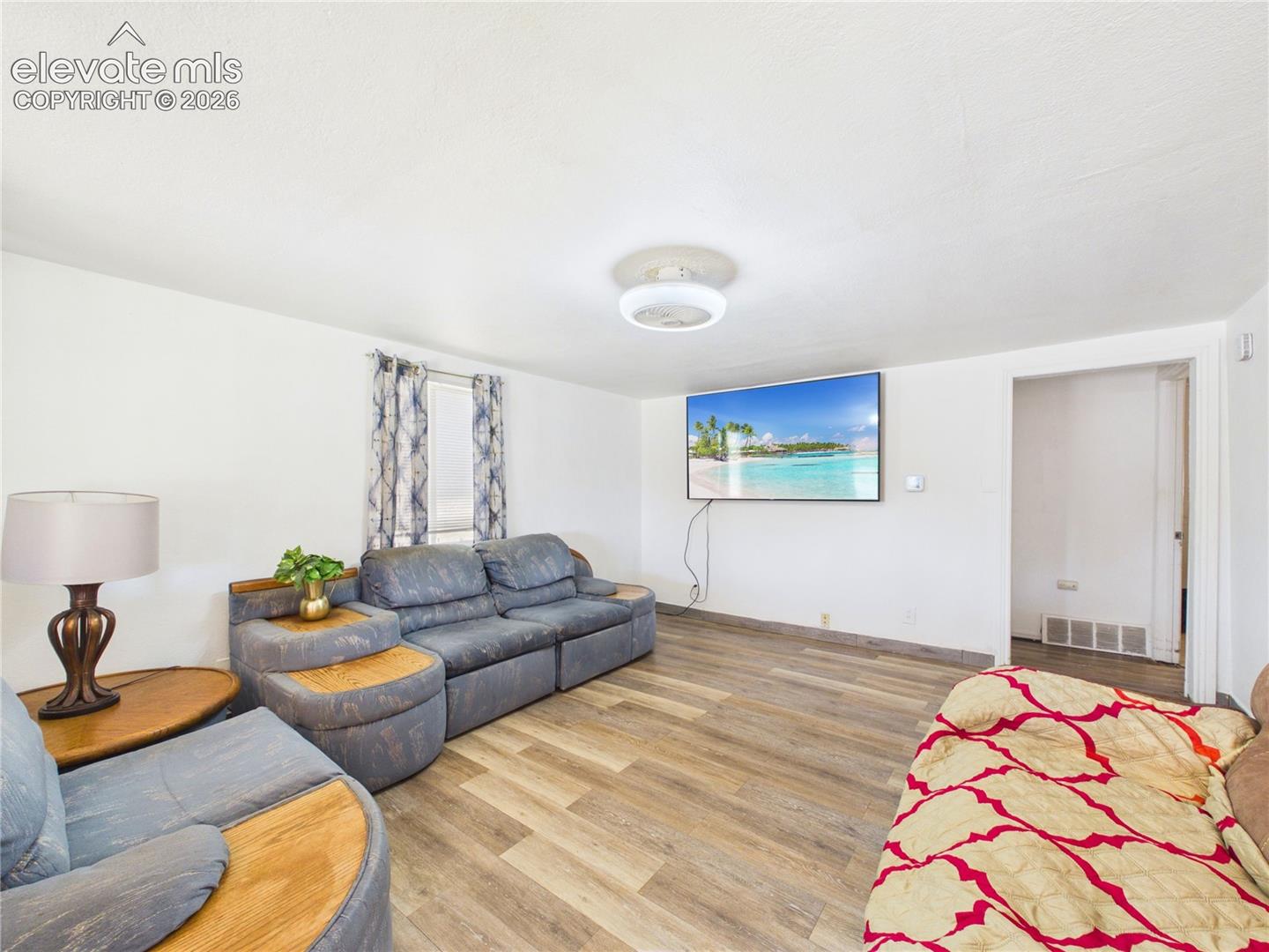 Listing photo 5 for 2805 E 16th Street