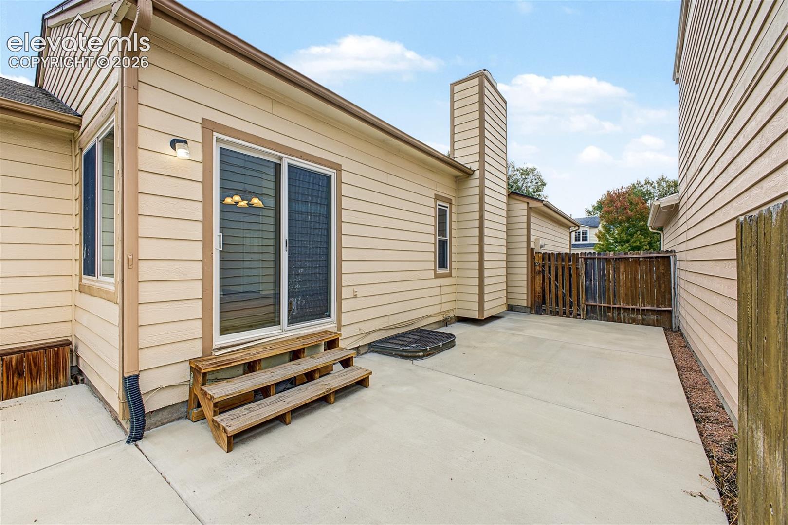 Listing photo 23 for 8430 Sassafras Drive