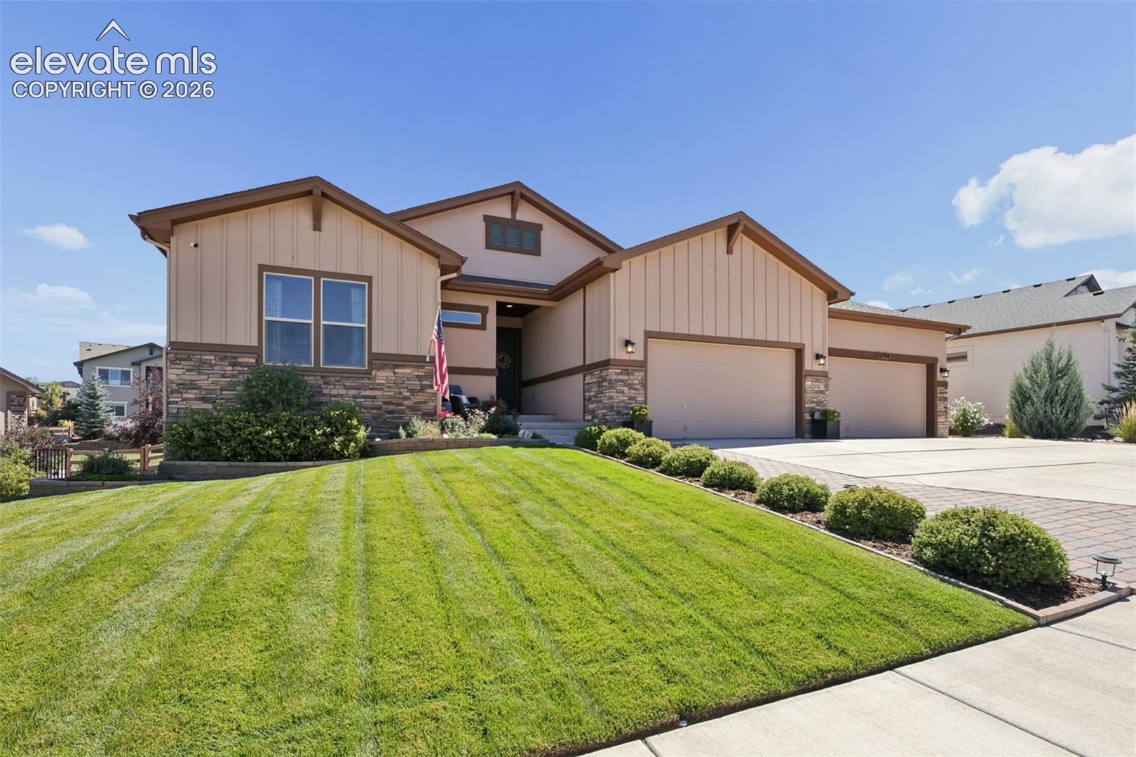 Listing photo 4 for 12794 Pensador Drive