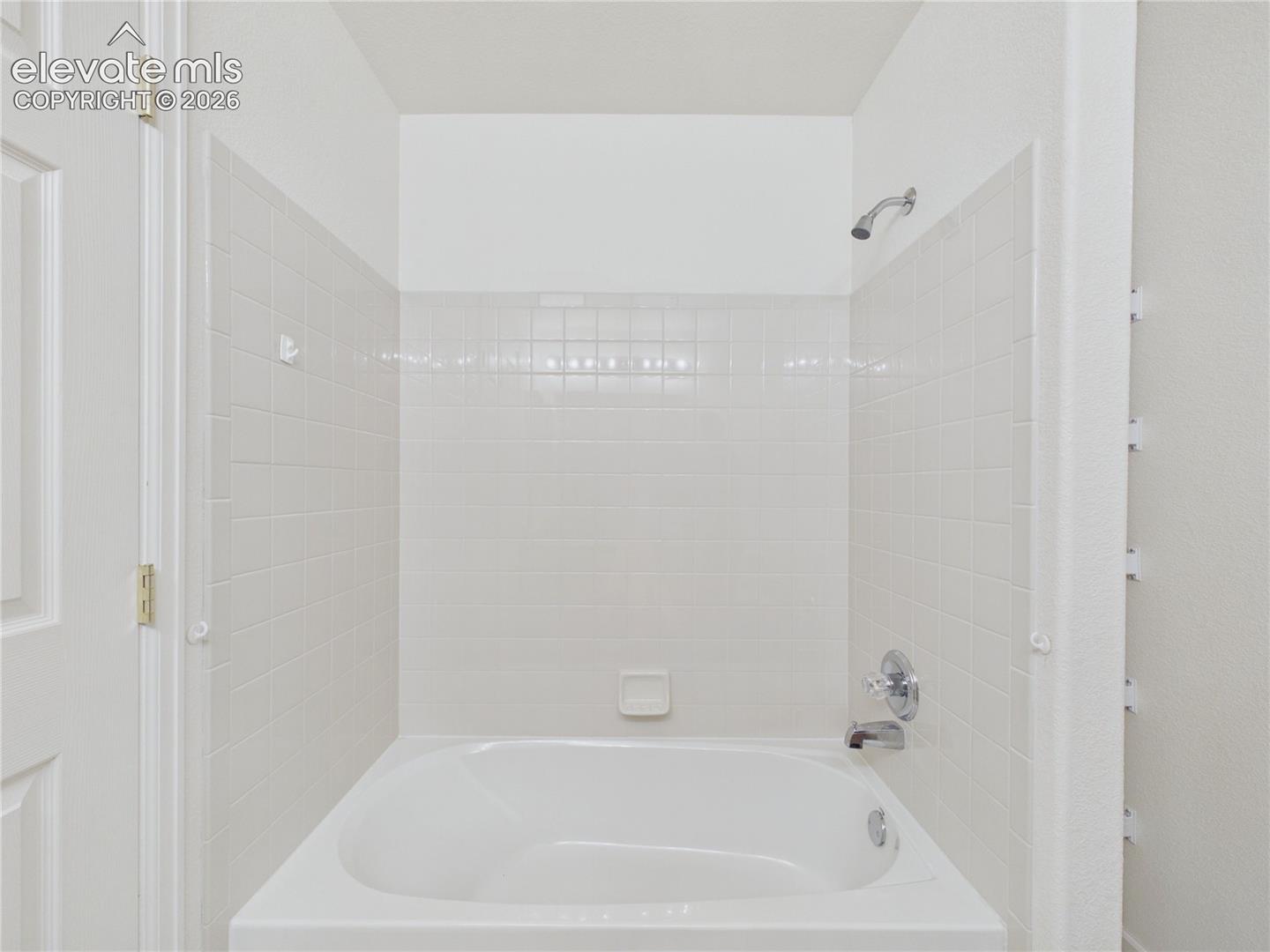 Listing photo 15 for 2025 Kingsroyal Boulevard F