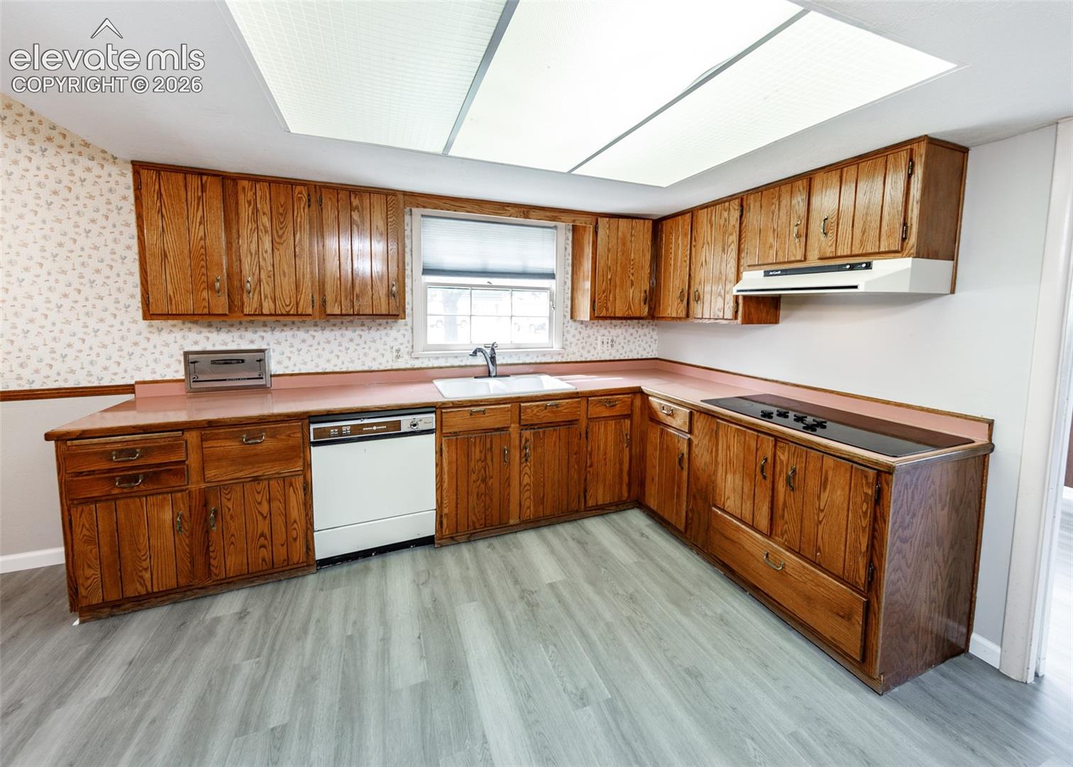 Listing photo 16 for 2203 Templeton Gap Road