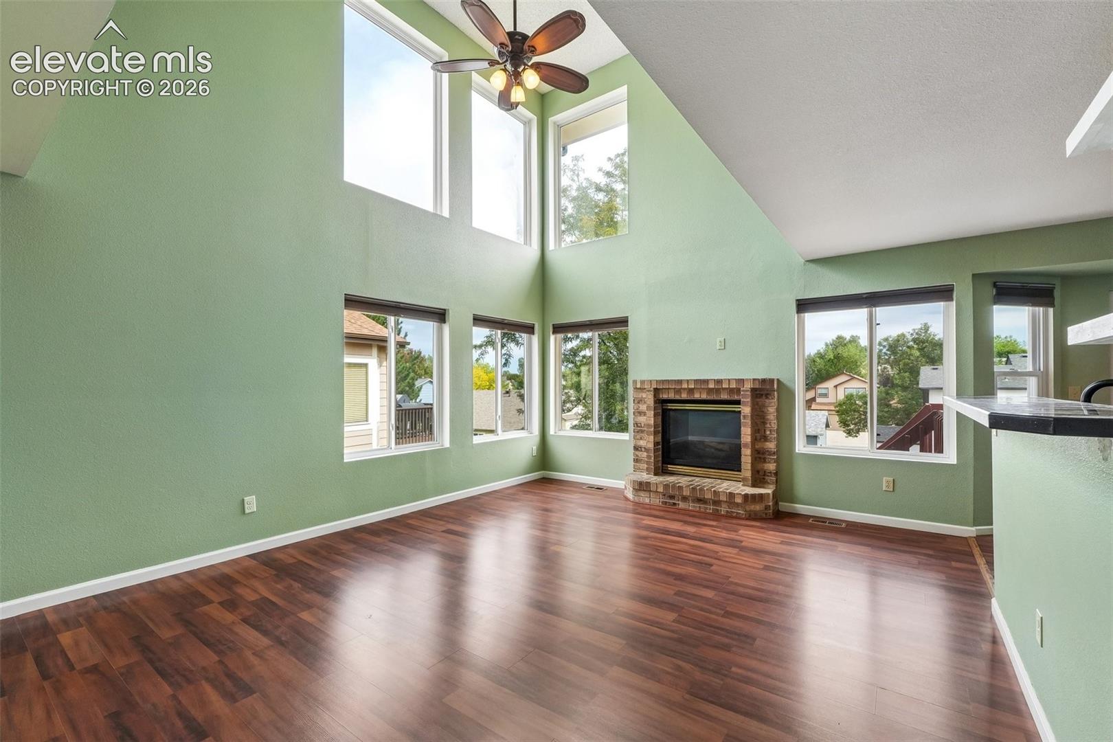 Listing photo 4 for 6065 Fescue Drive