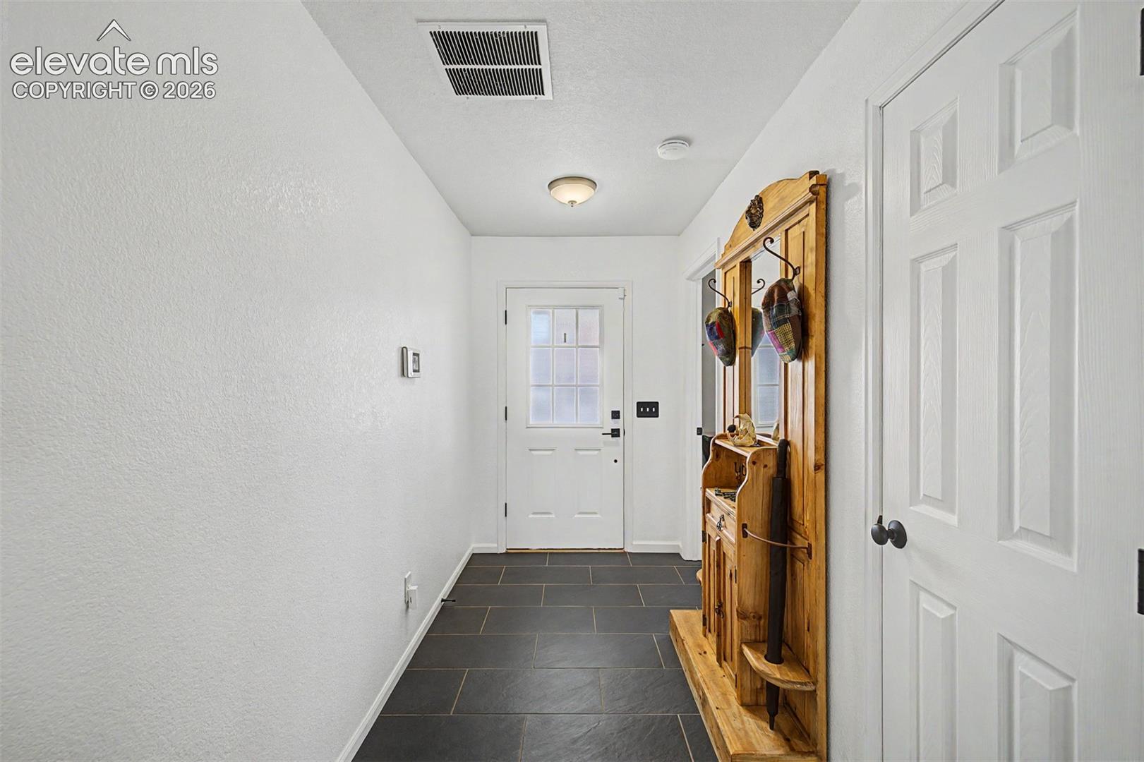 Listing photo 3 for 7716 Candlelight Lane