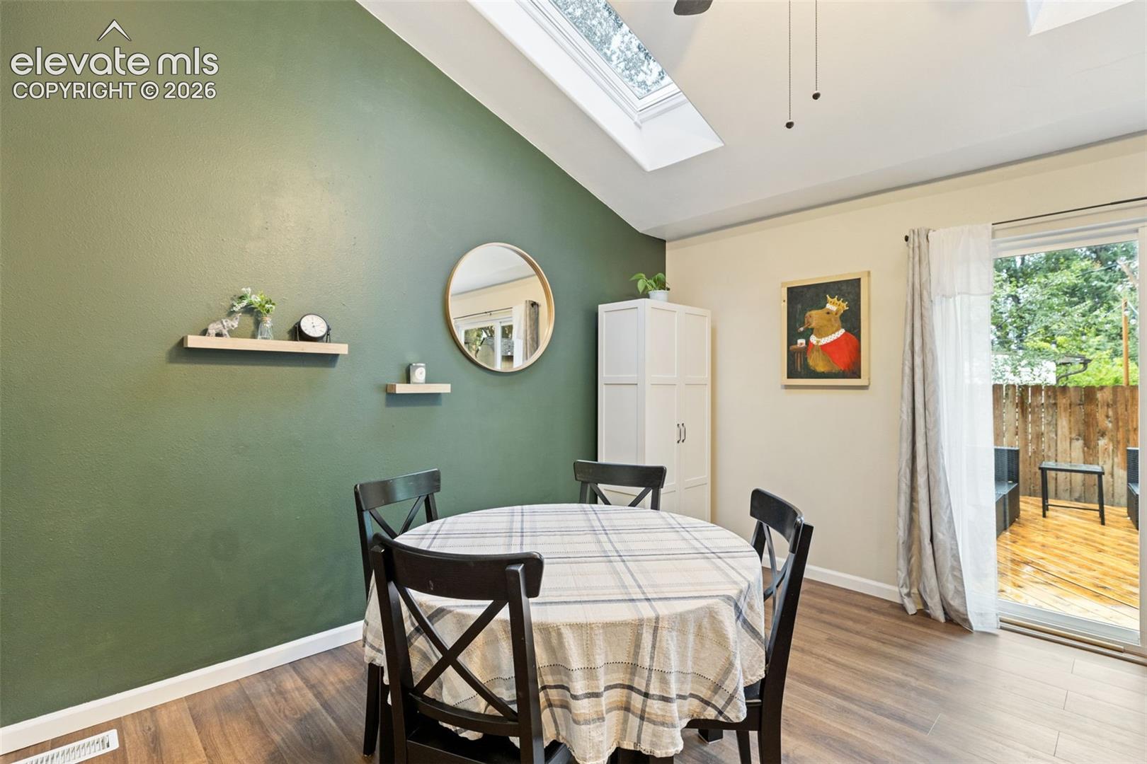 Listing photo 11 for 2110 Frontier Drive
