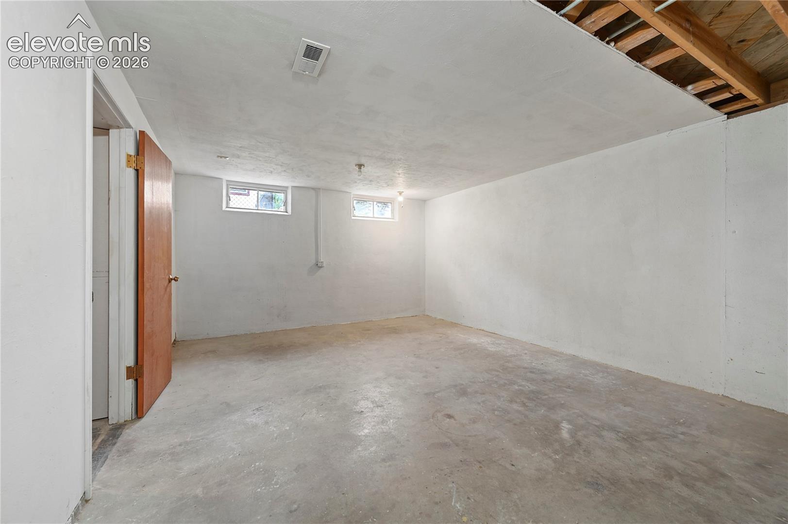 Listing photo 37 for 801 Westacres Avenue