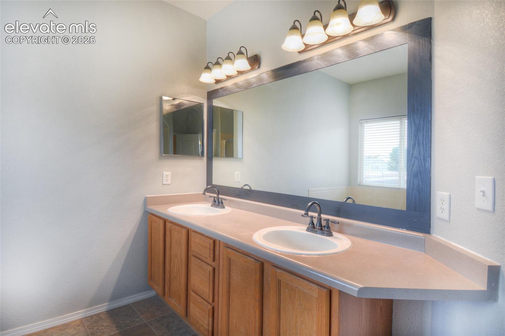 Listing photo 15 for 1042 Cailin Way