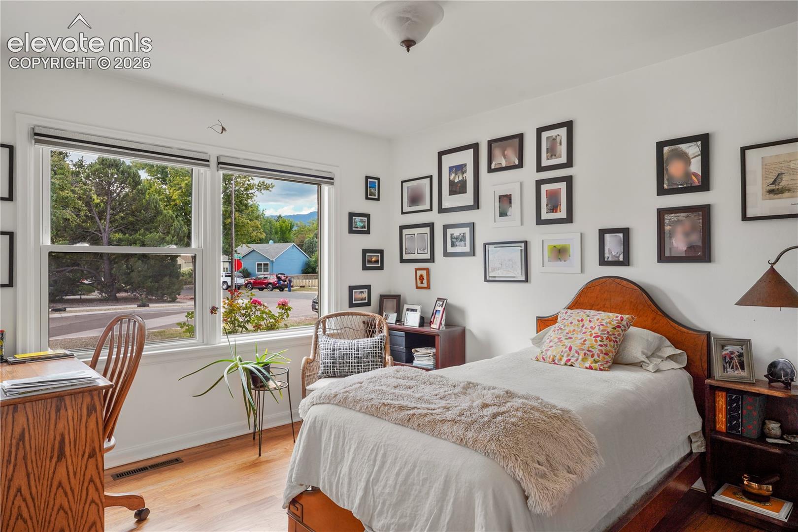 Listing photo 6 for 708 E La Salle Street