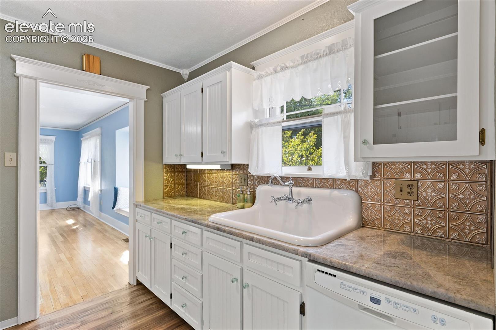 Listing photo 7 for 514 Custer Avenue