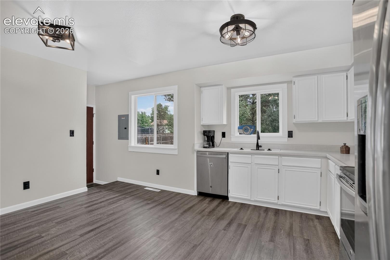Listing photo 8 for 4619 Sprucewood Drive