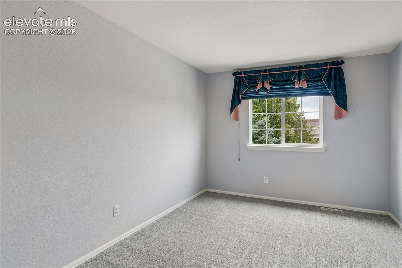 Listing photo 21 for 7765 Midnight Road