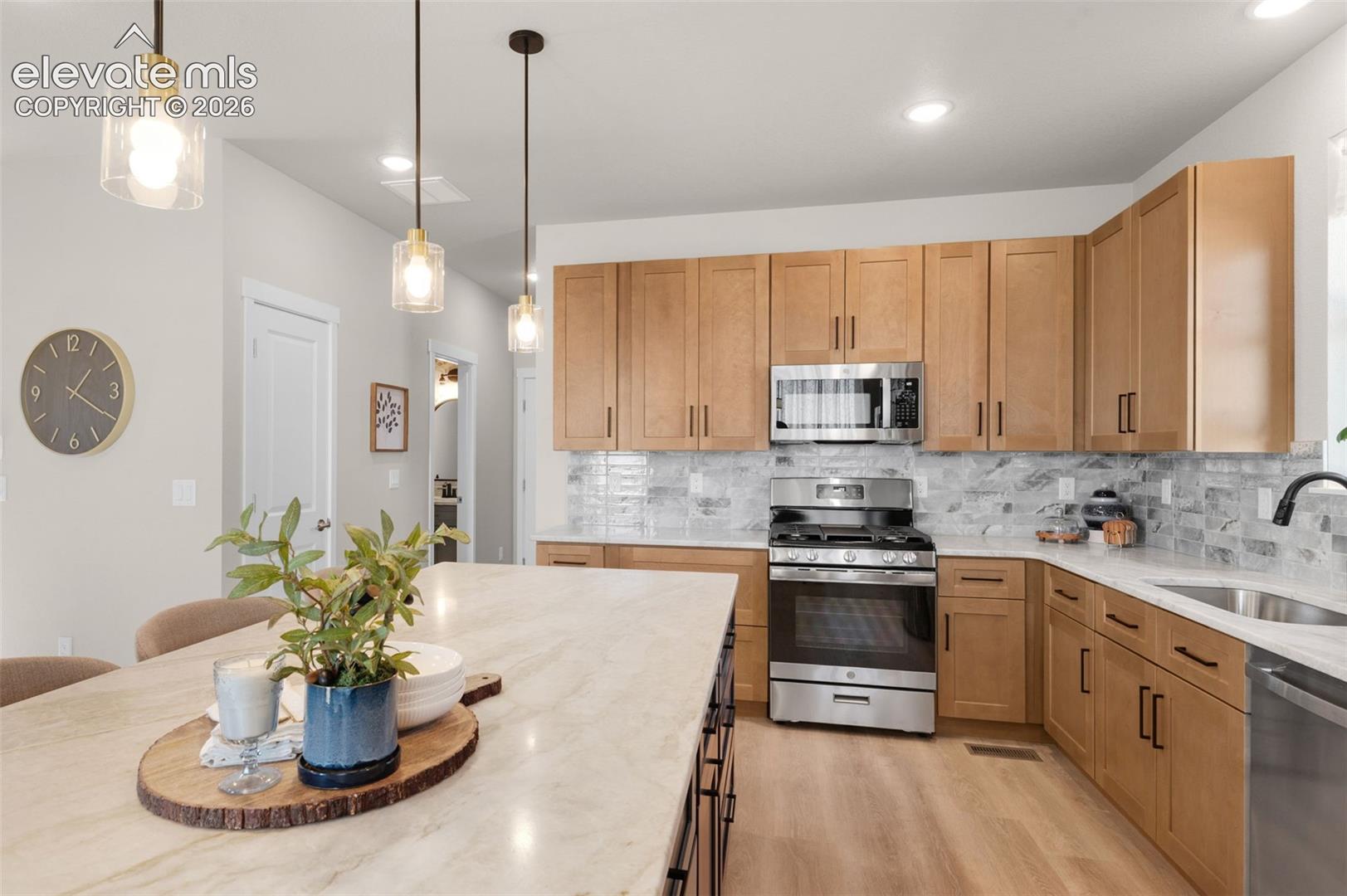 Listing photo 13 for 11047 Shelter Creek Drive