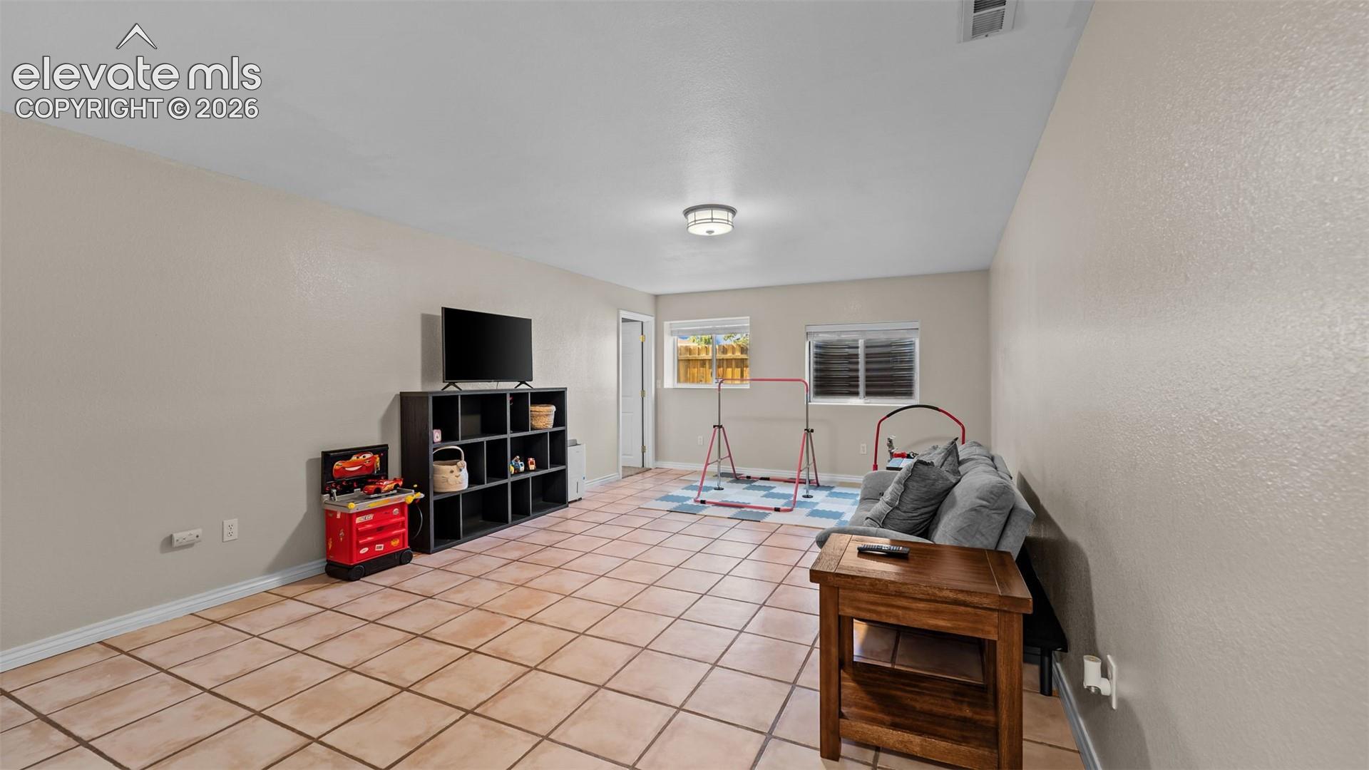 Listing photo 10 for 2405 Linenhall Court