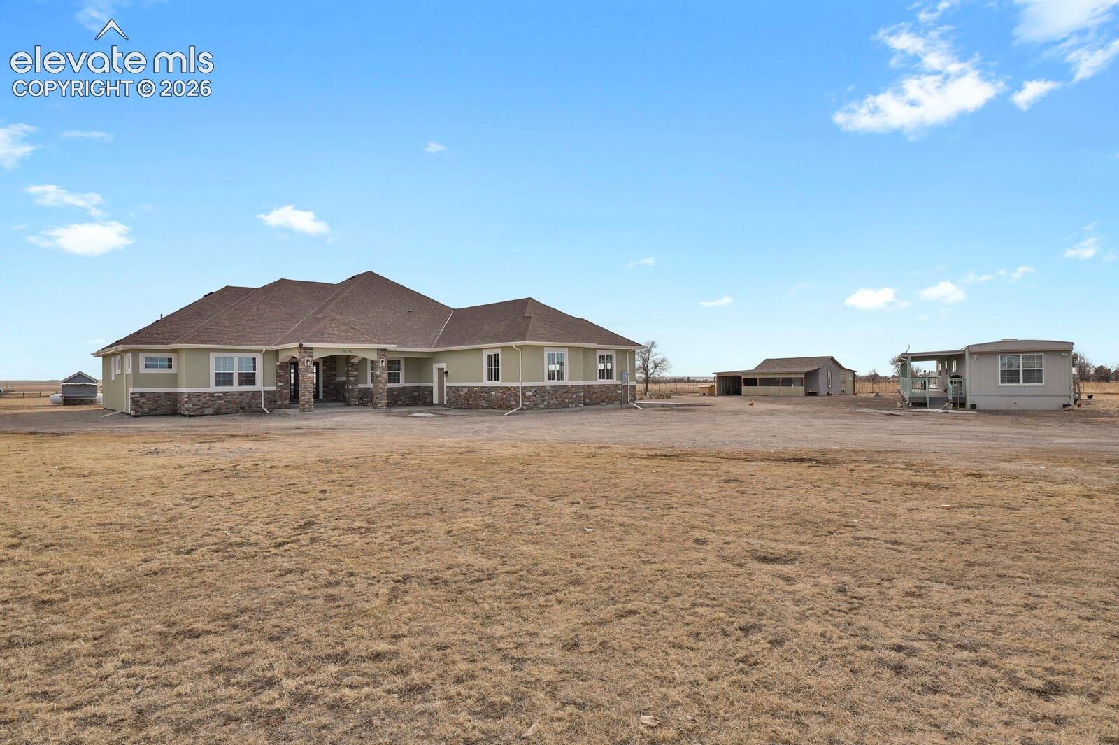 Listing photo 4 for 2015 N Ellicott Highway