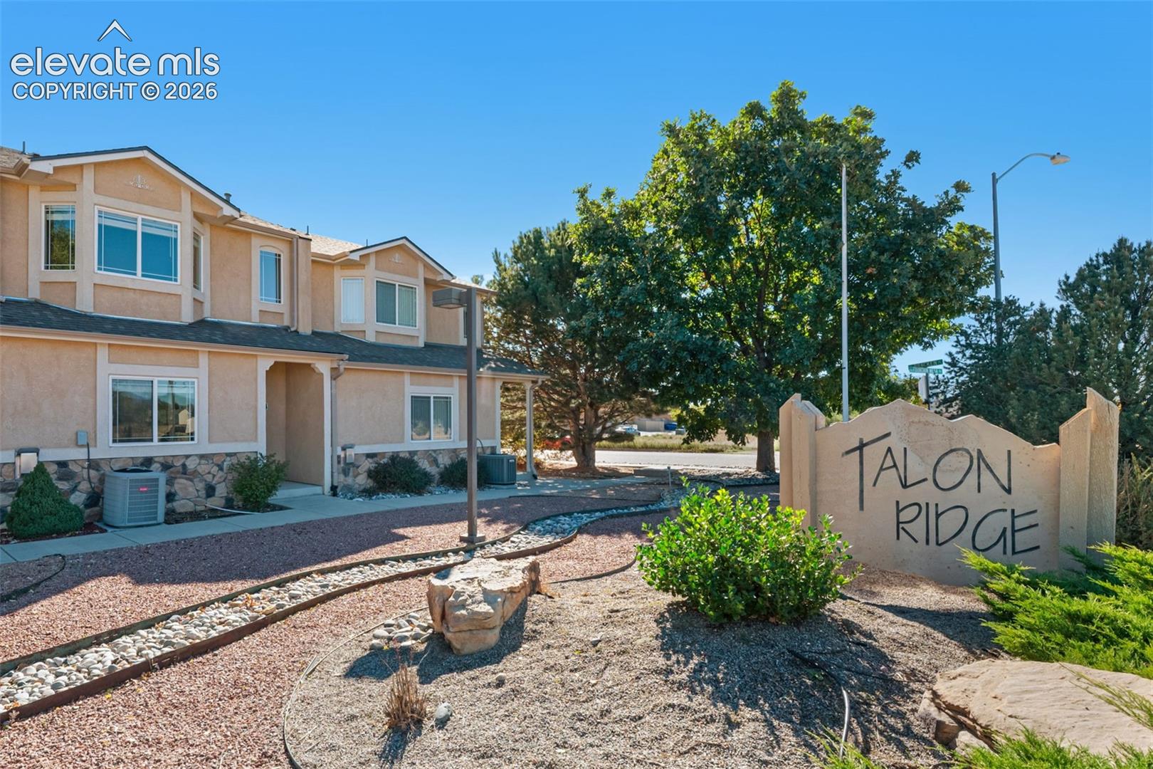 Listing photo 3 for 1034 Fountain Mesa Drive