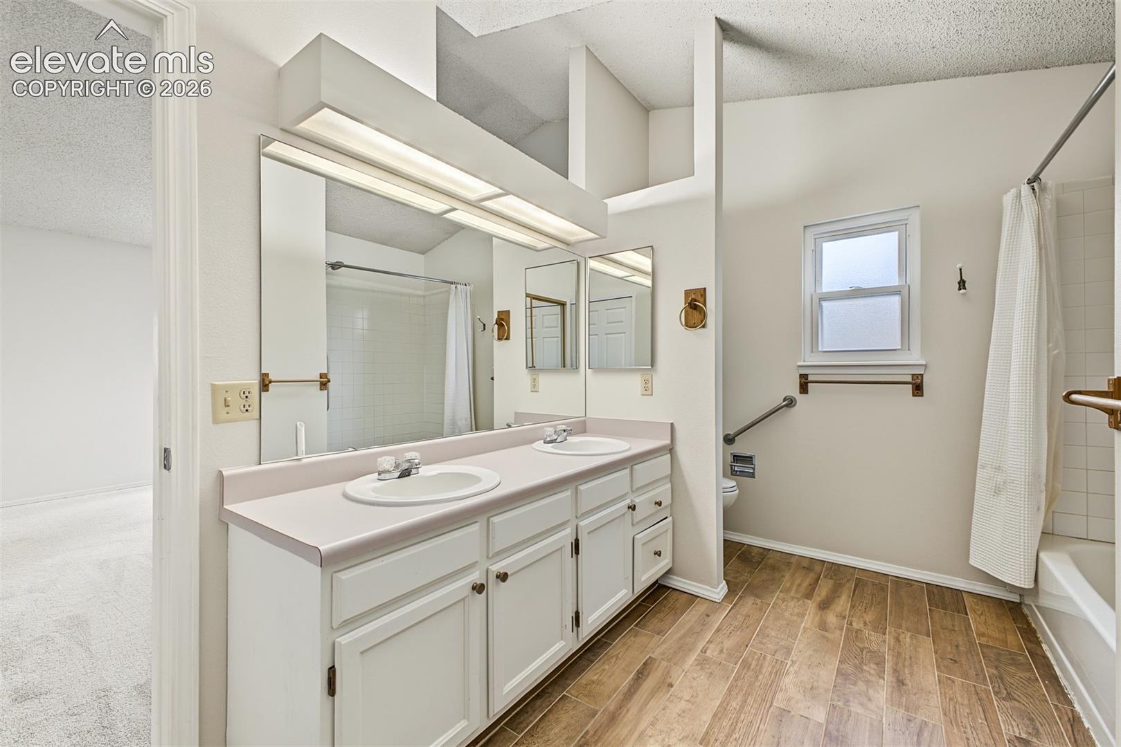 Listing photo 13 for 8430 Sassafras Drive