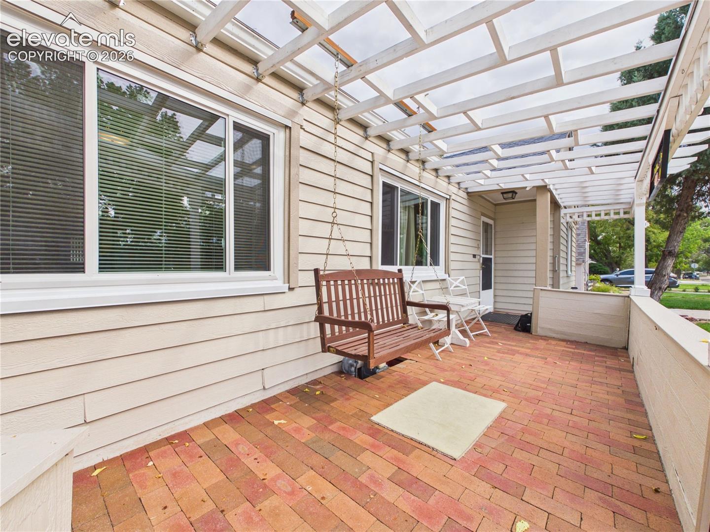 Listing photo 4 for 2910 8th Avenue
