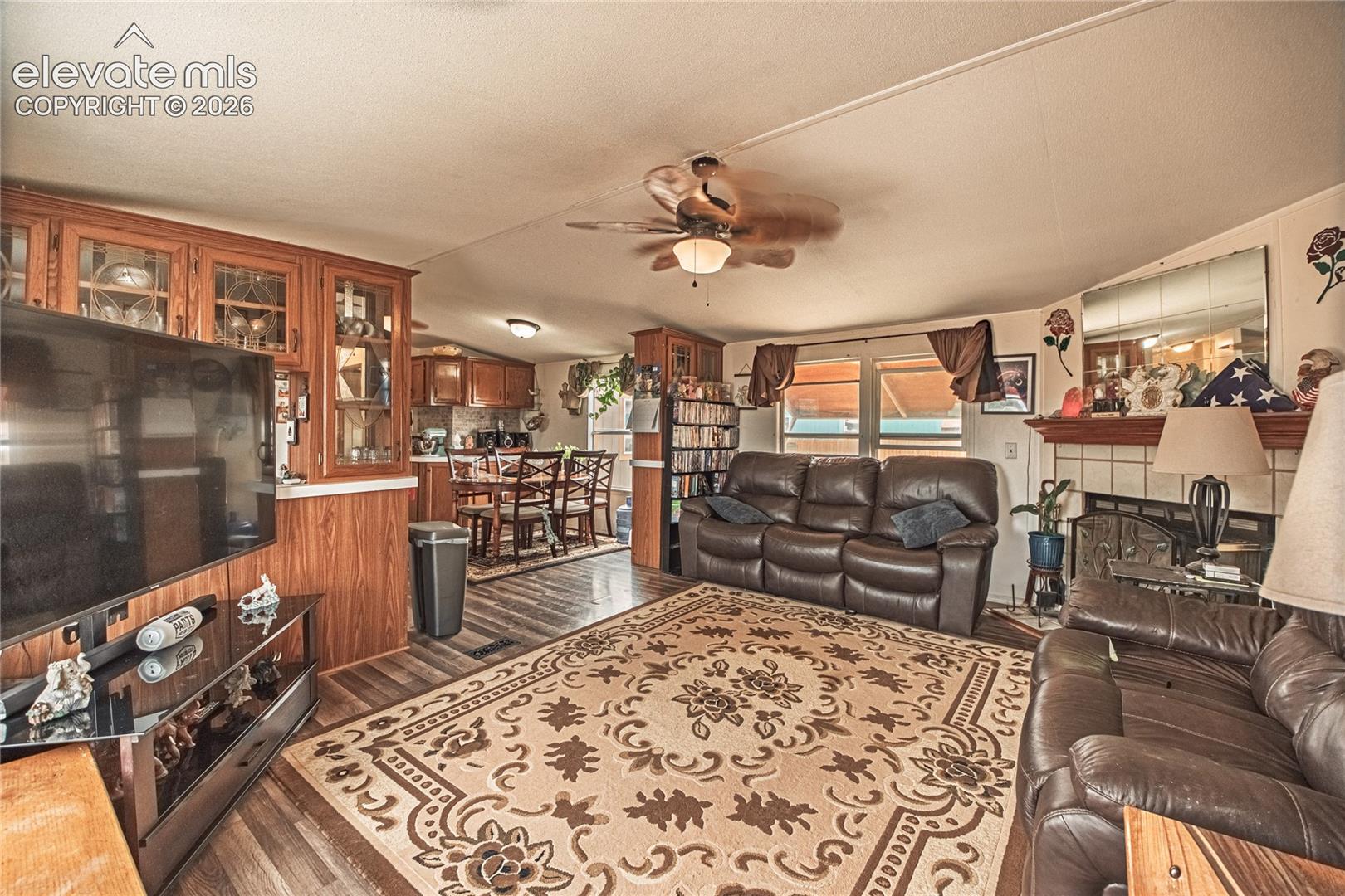 Listing photo 6 for 23735 Fleet Street