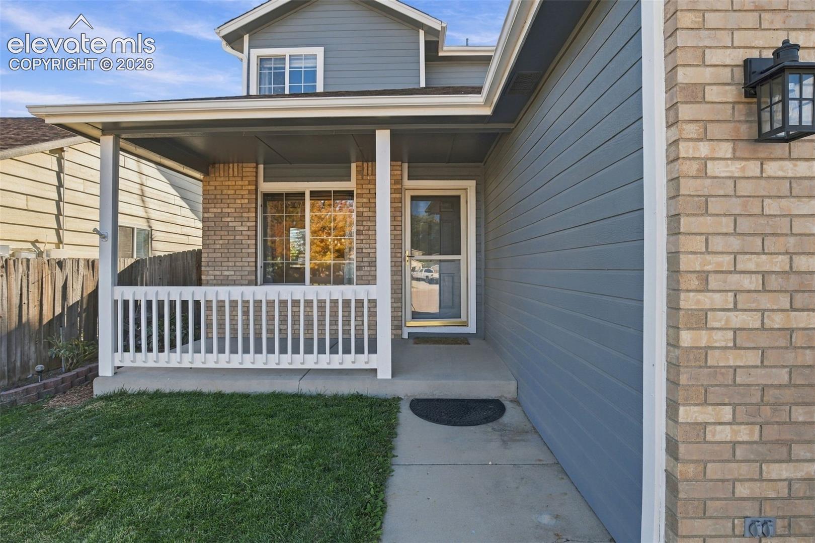Listing photo 2 for 1040 Red Brooke Drive