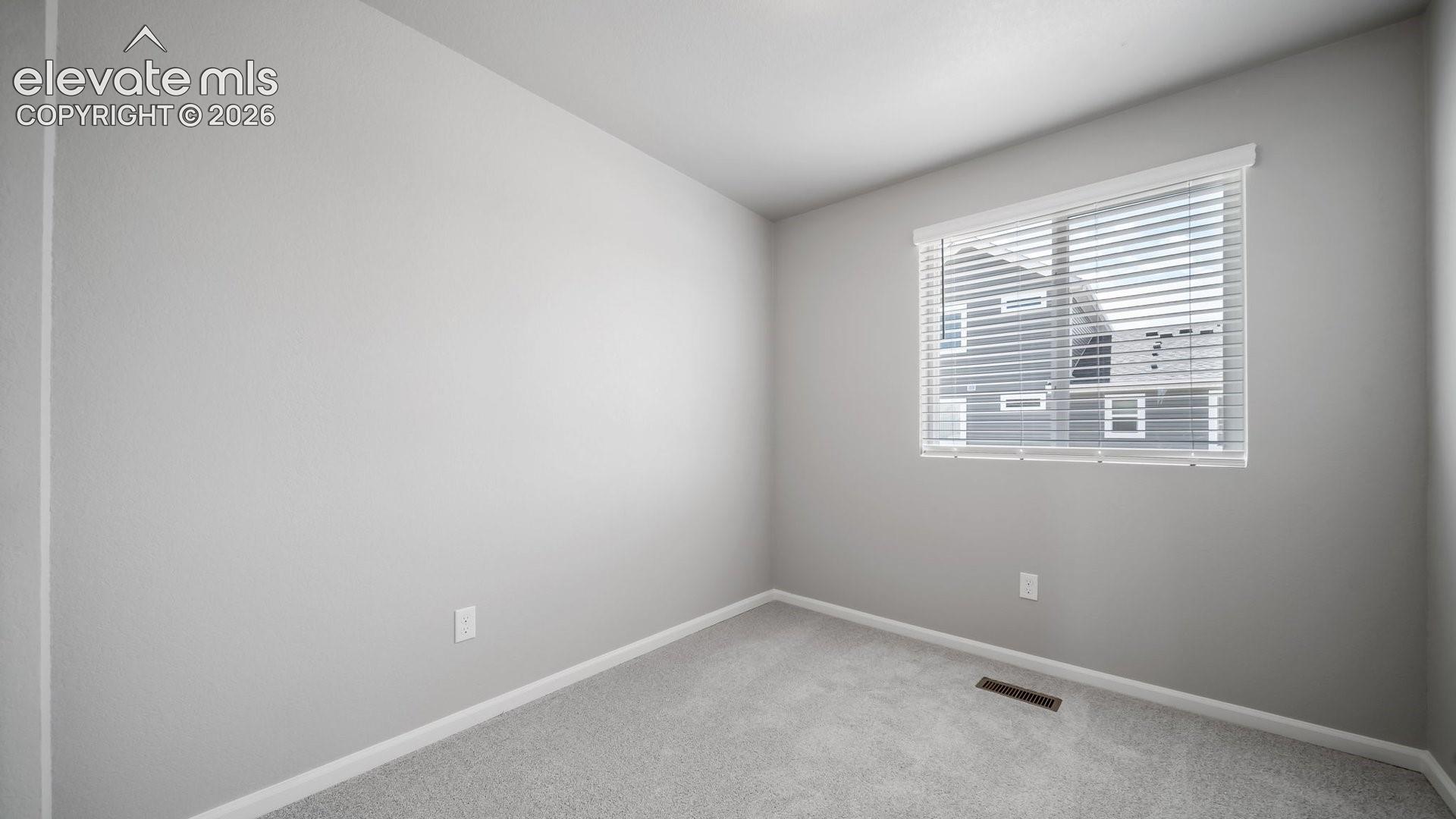 Listing photo 12 for 5660 Bowerman Lane