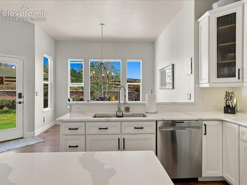 Listing photo 3 for 589 Burke Hollow Drive