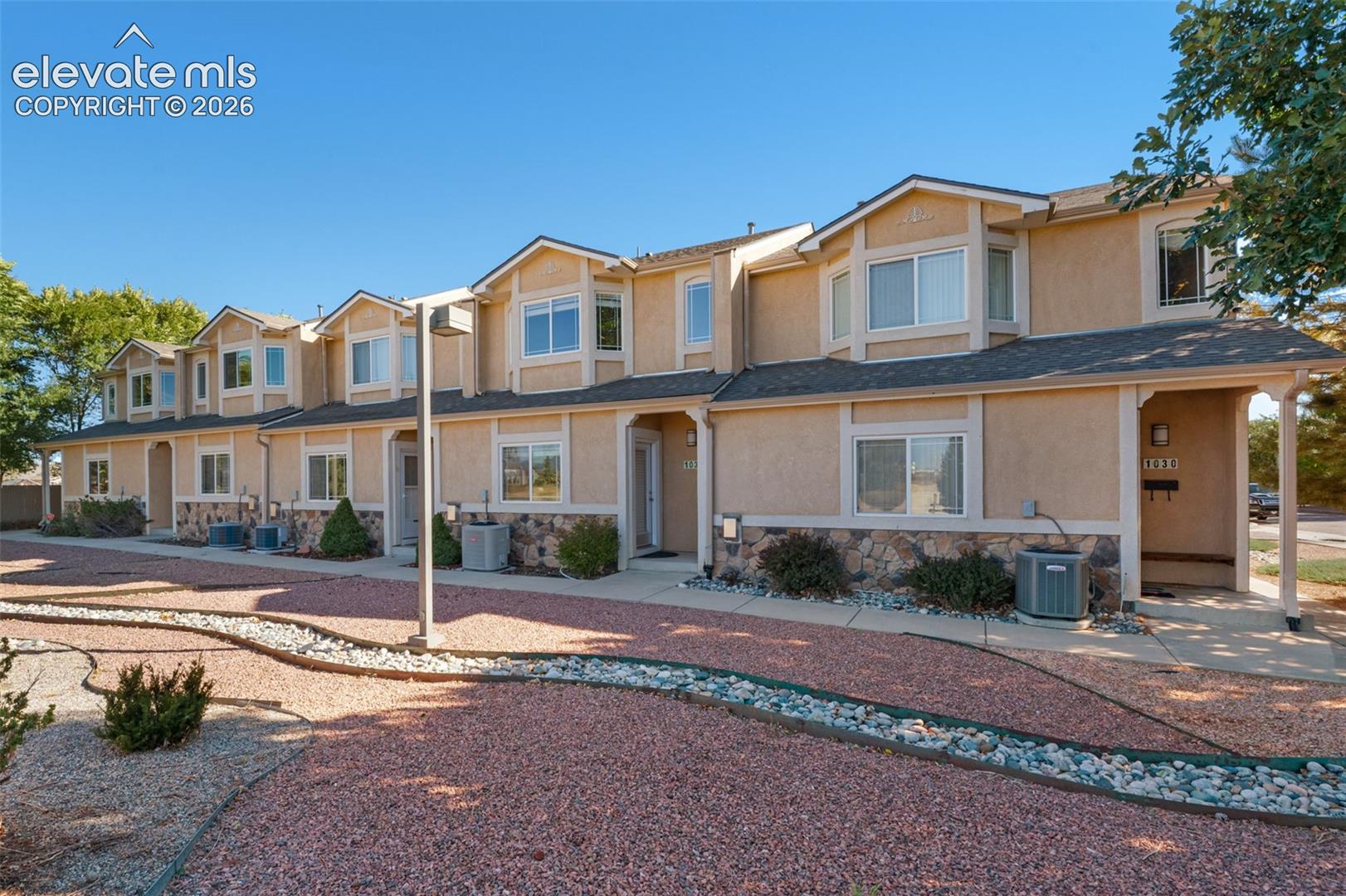 Listing photo 2 for 1034 Fountain Mesa Drive