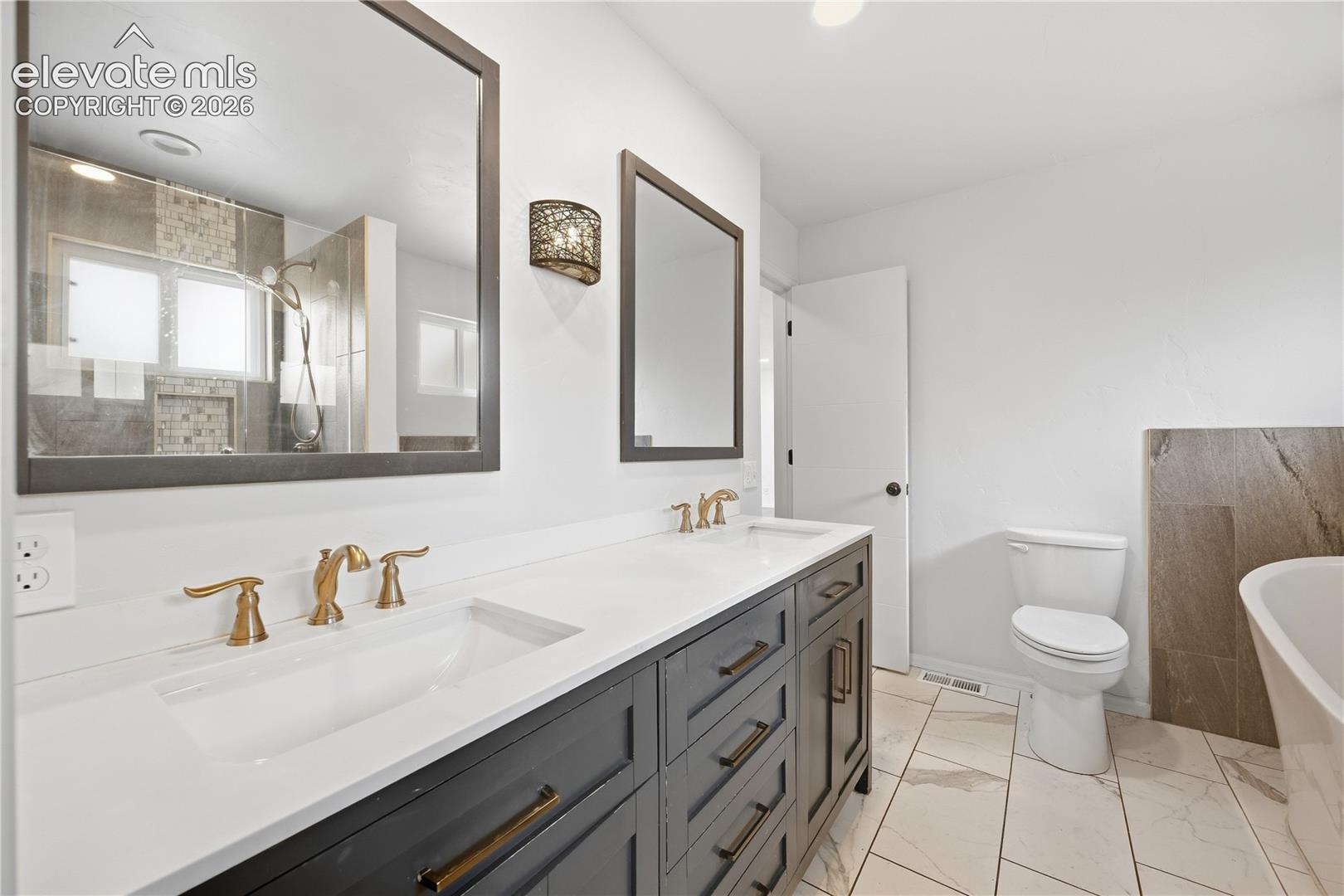 Listing photo 10 for 2826 Jon Street