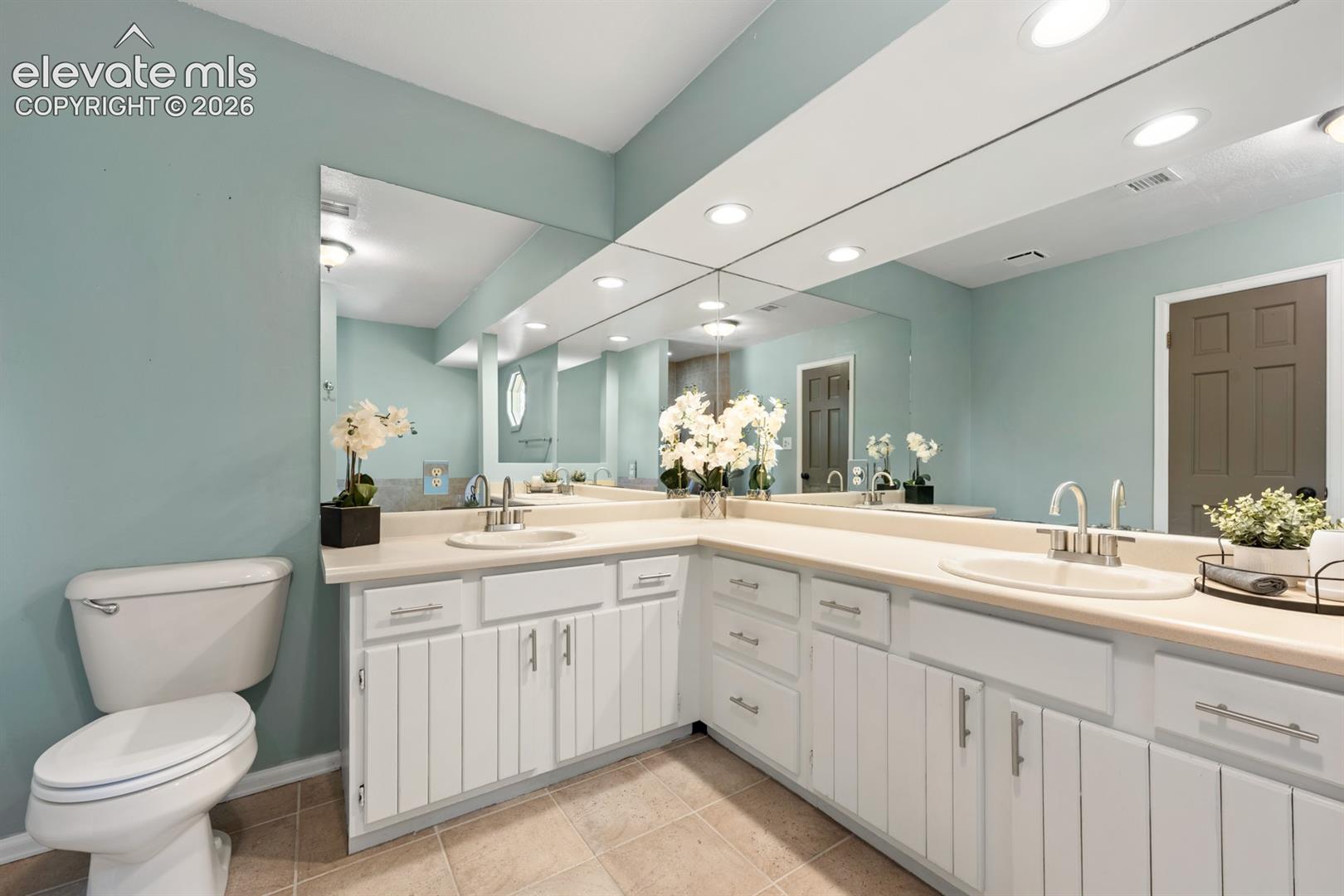 Listing photo 23 for 111 Ironweed Drive