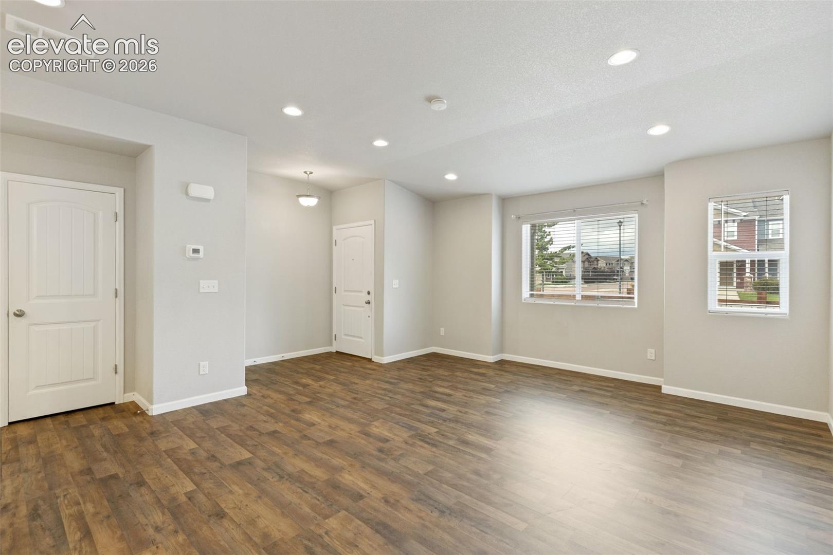 Listing photo 7 for 6181 Old Glory Drive