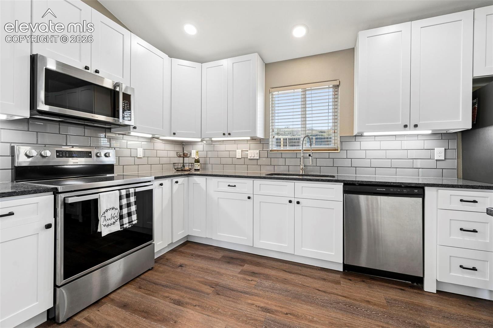 Listing photo 4 for 1276 Livingston Avenue