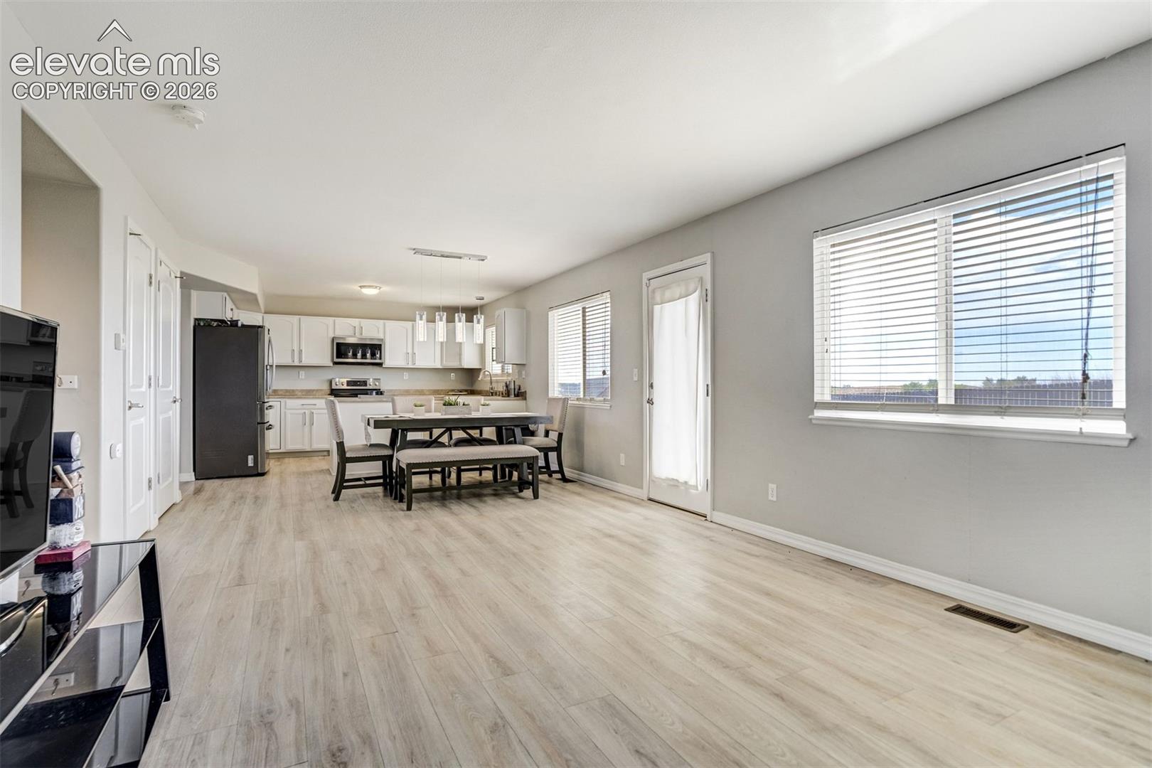 Listing photo 13 for 7335 Willowdale Drive
