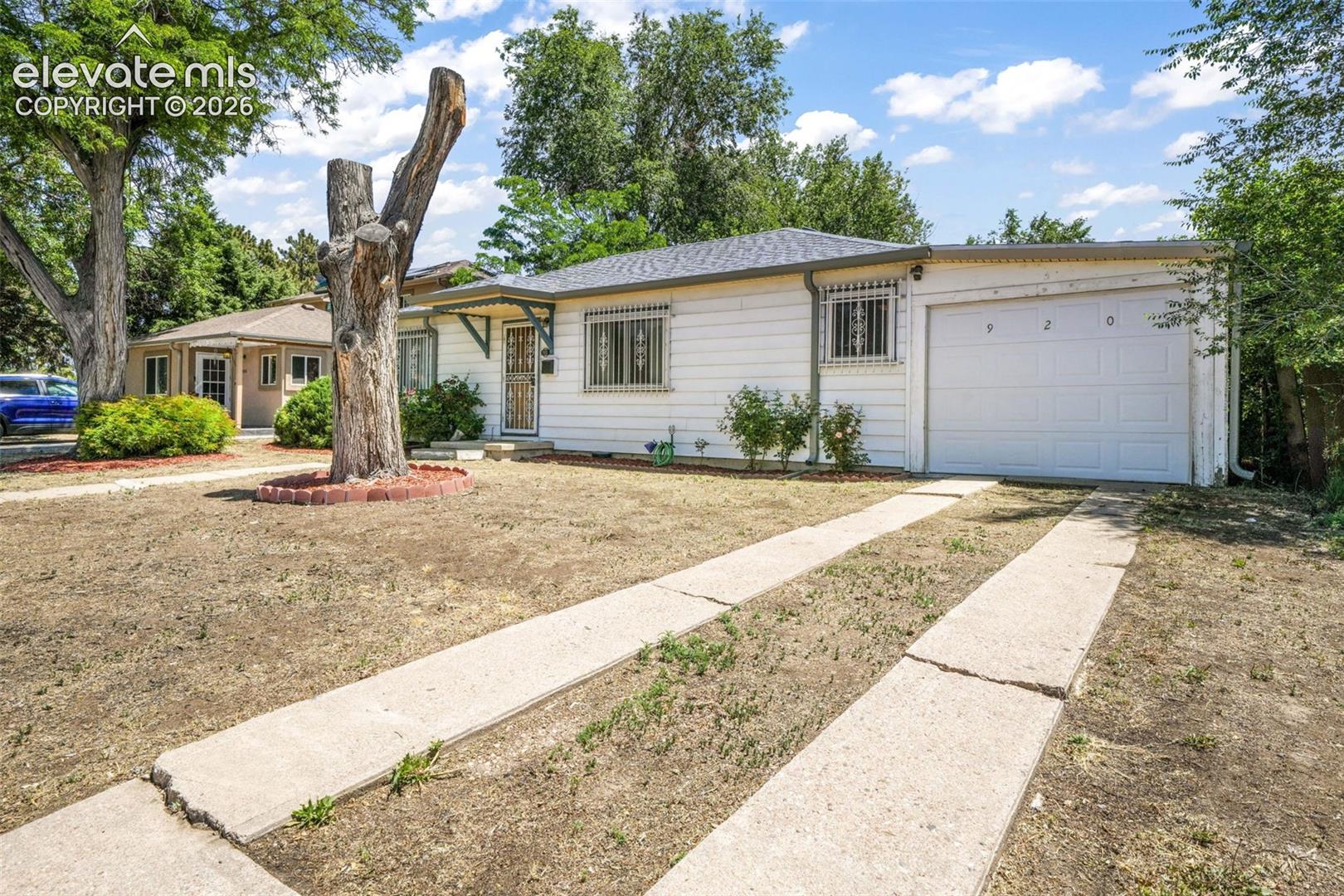 Listing photo 45 for 920 S Canosa Court