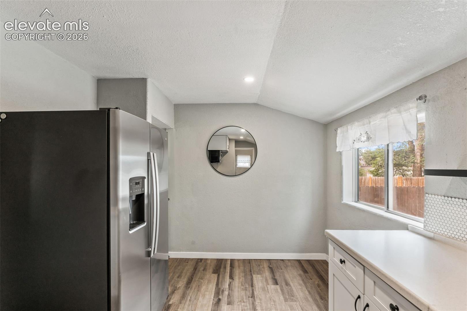 Listing photo 16 for 1726 E Evans Avenue