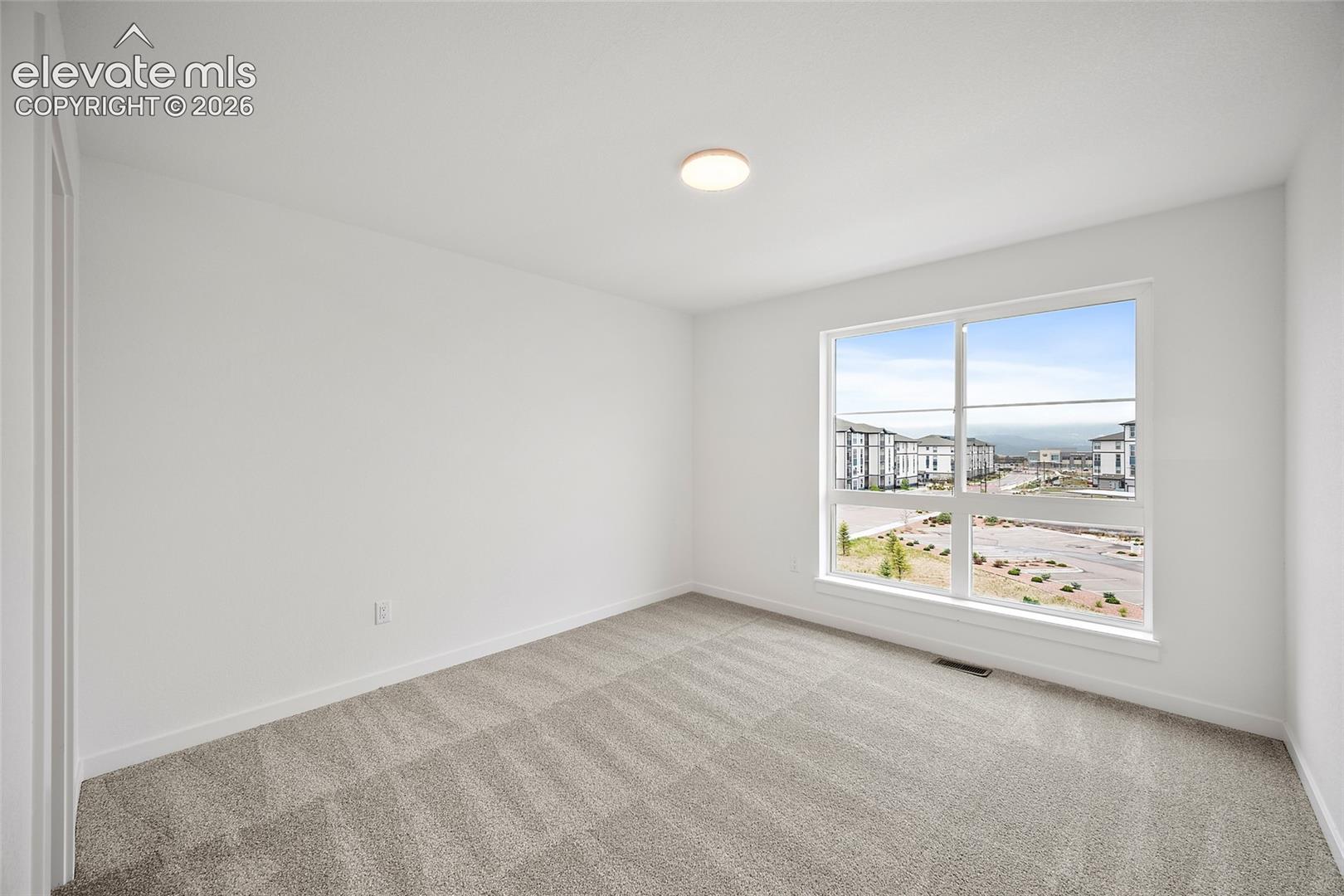 Listing photo 18 for 2256 Peridot Loop Heights