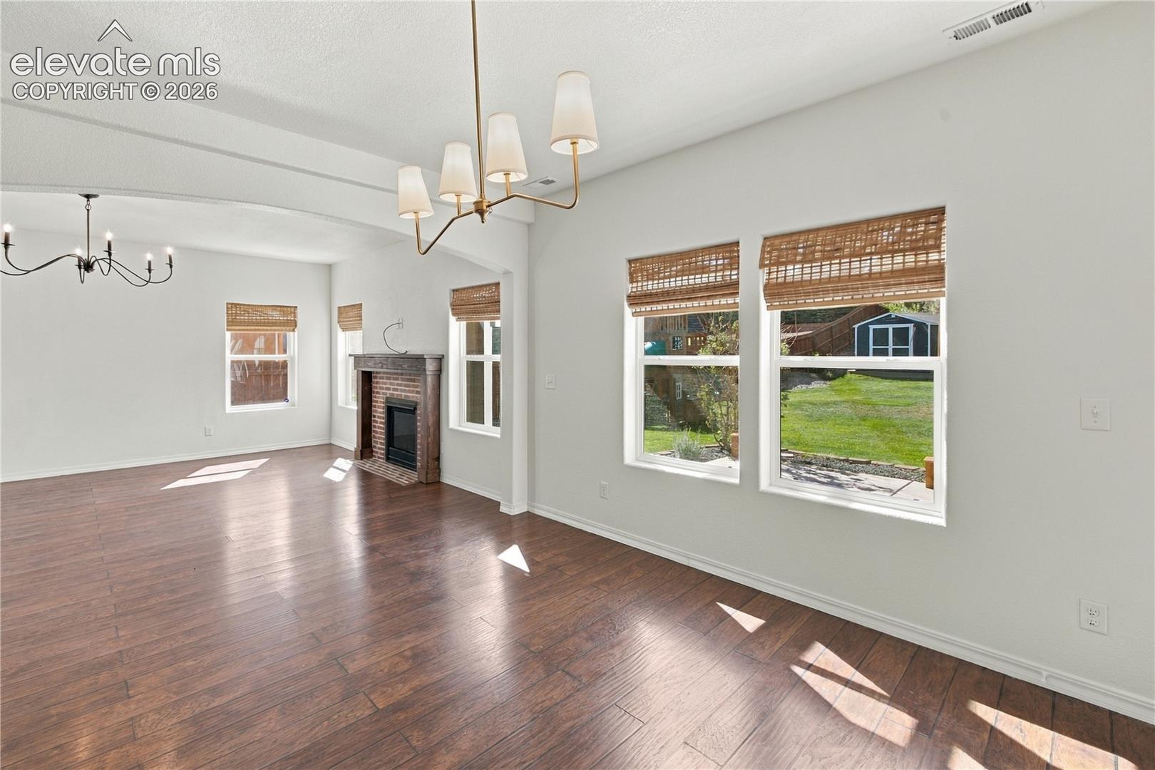 Listing photo 7 for 6798 Sandyford Lane