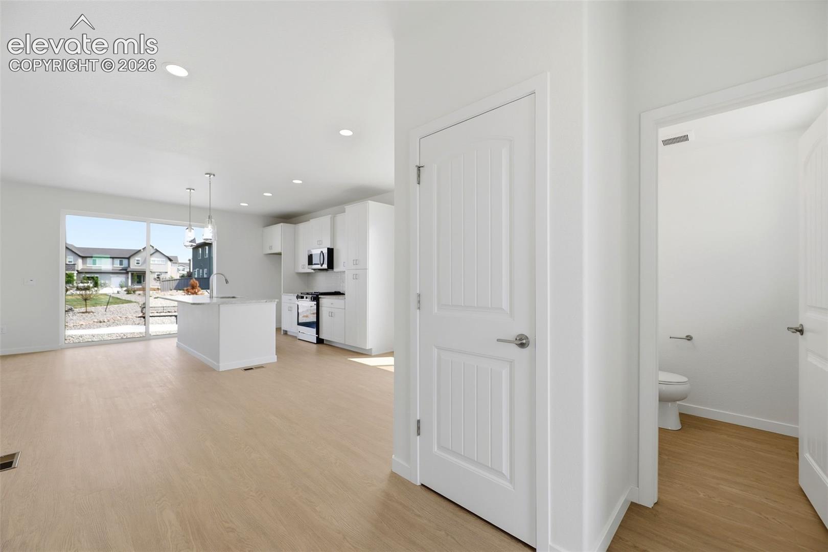Listing photo 5 for 7968 School House Drive