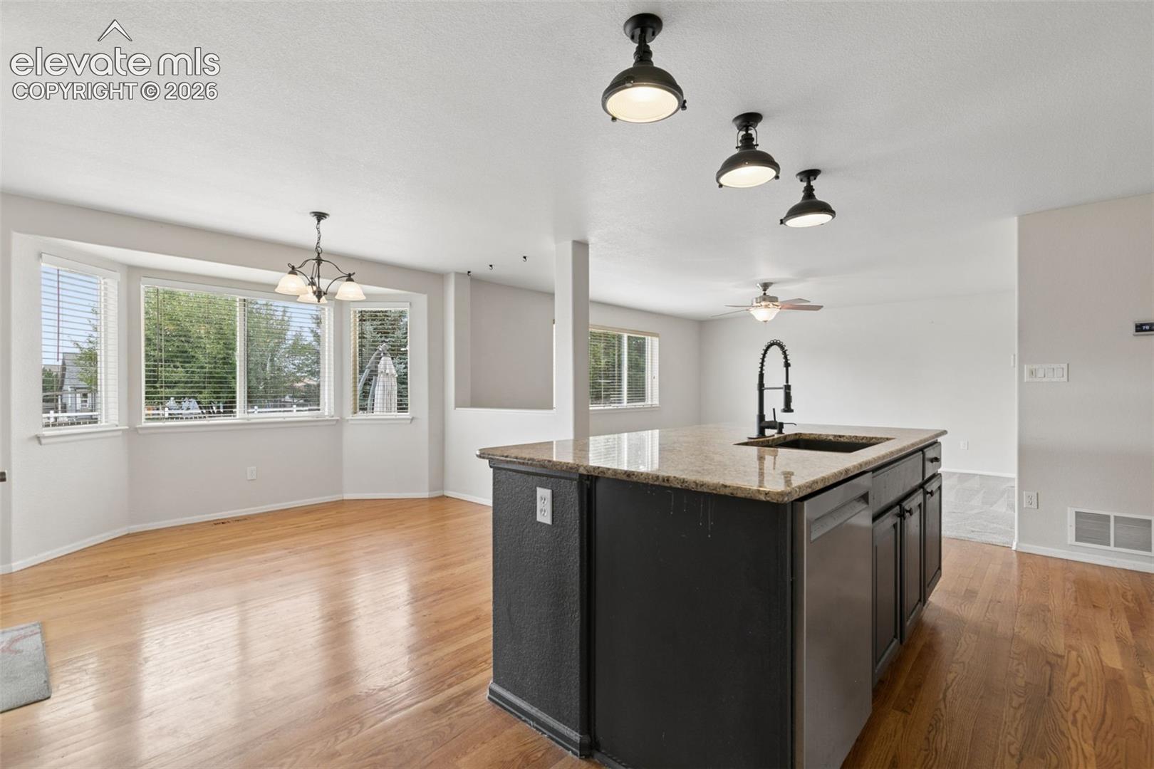 Listing photo 17 for 9197 Oakmont Road