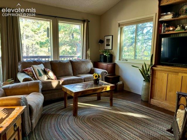 Listing photo 5 for 540 Greenway Court