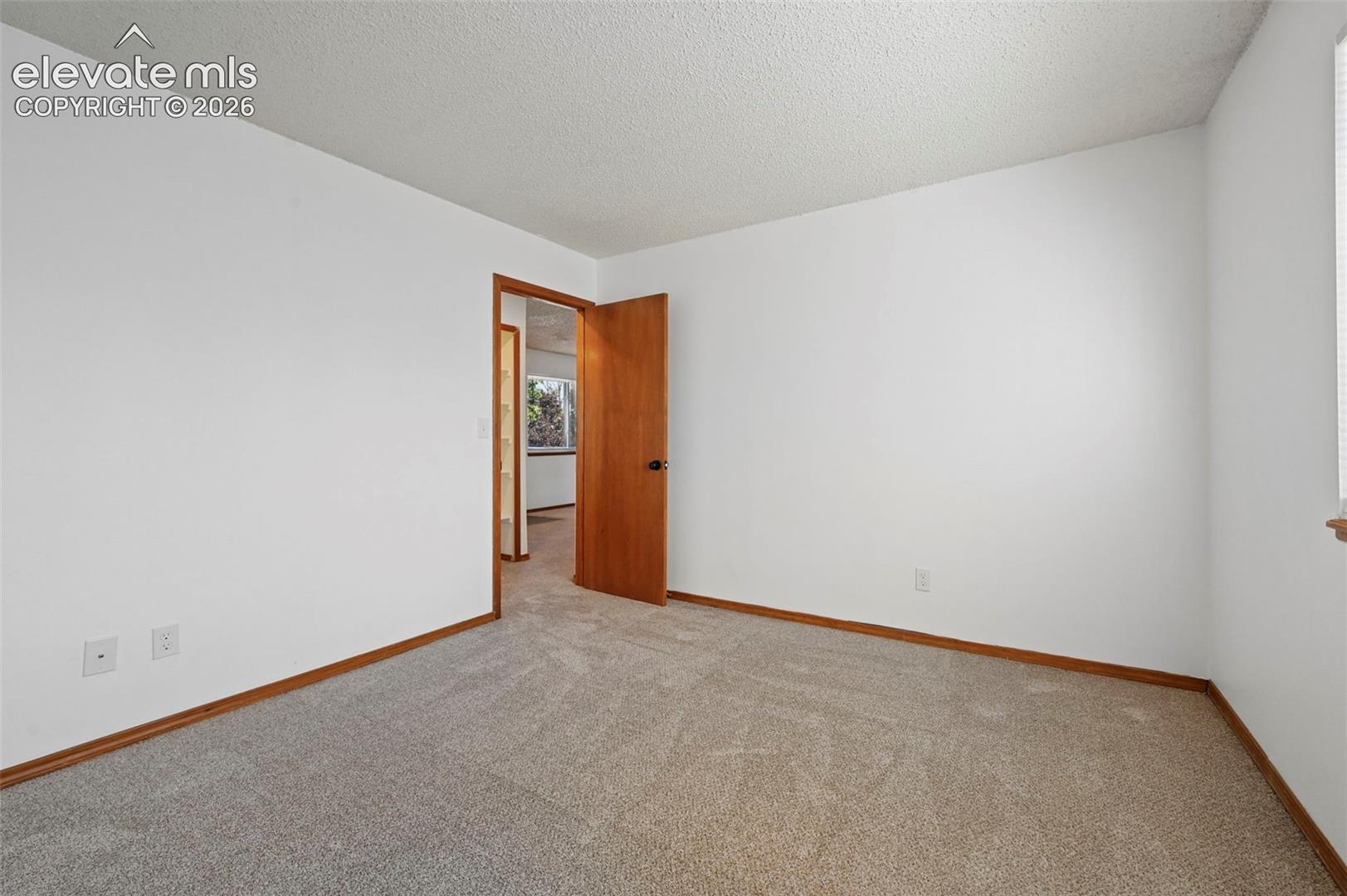 Listing photo 9 for 5079 Stillwater Drive