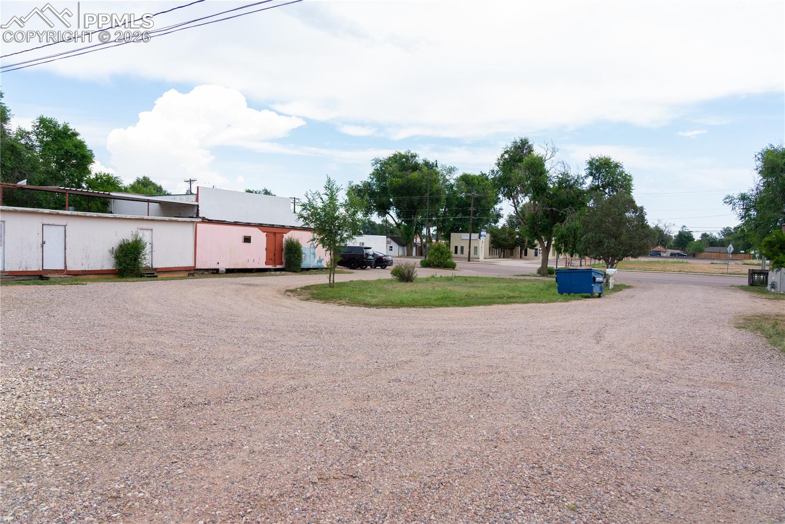 Listing photo 12 for 325 S Santa Fe Avenue 1-3