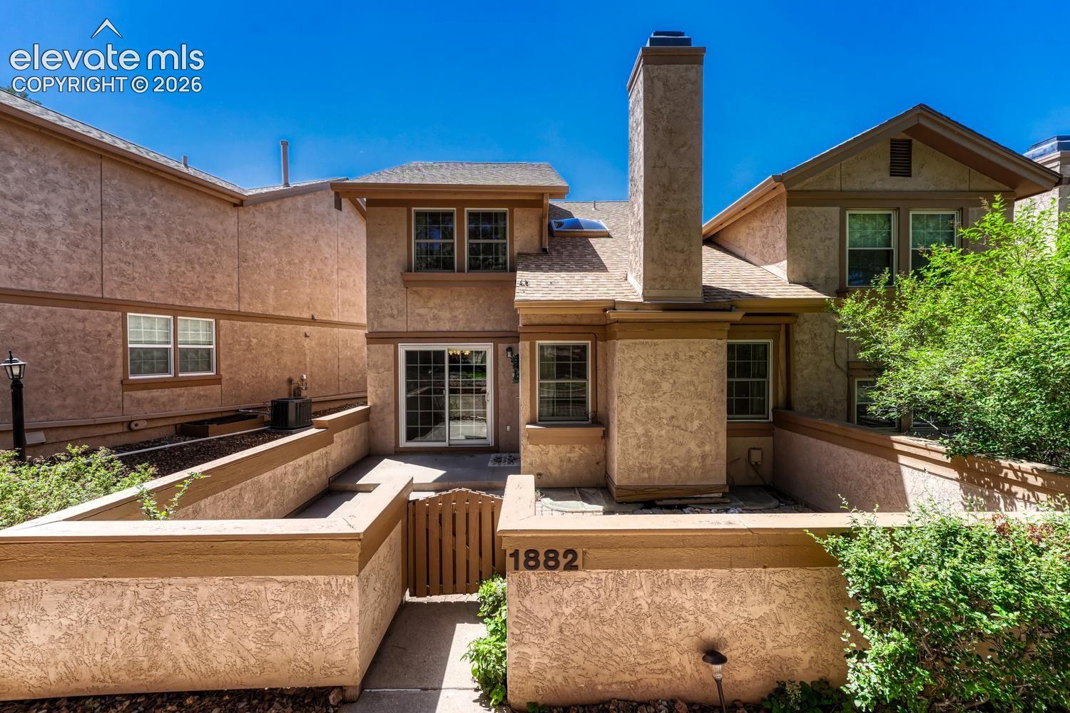 1882 Brookdale Drive, photo 2