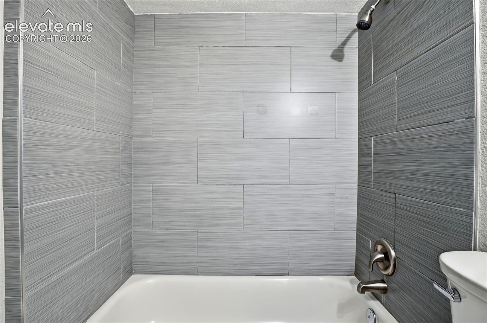 Listing photo 34 for 960 Crandall Drive