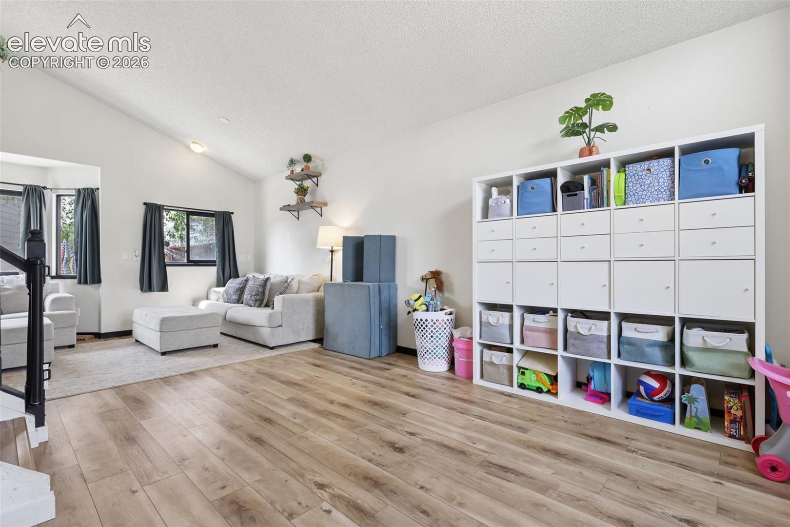 Listing photo 5 for 601 Rye Ridge Road