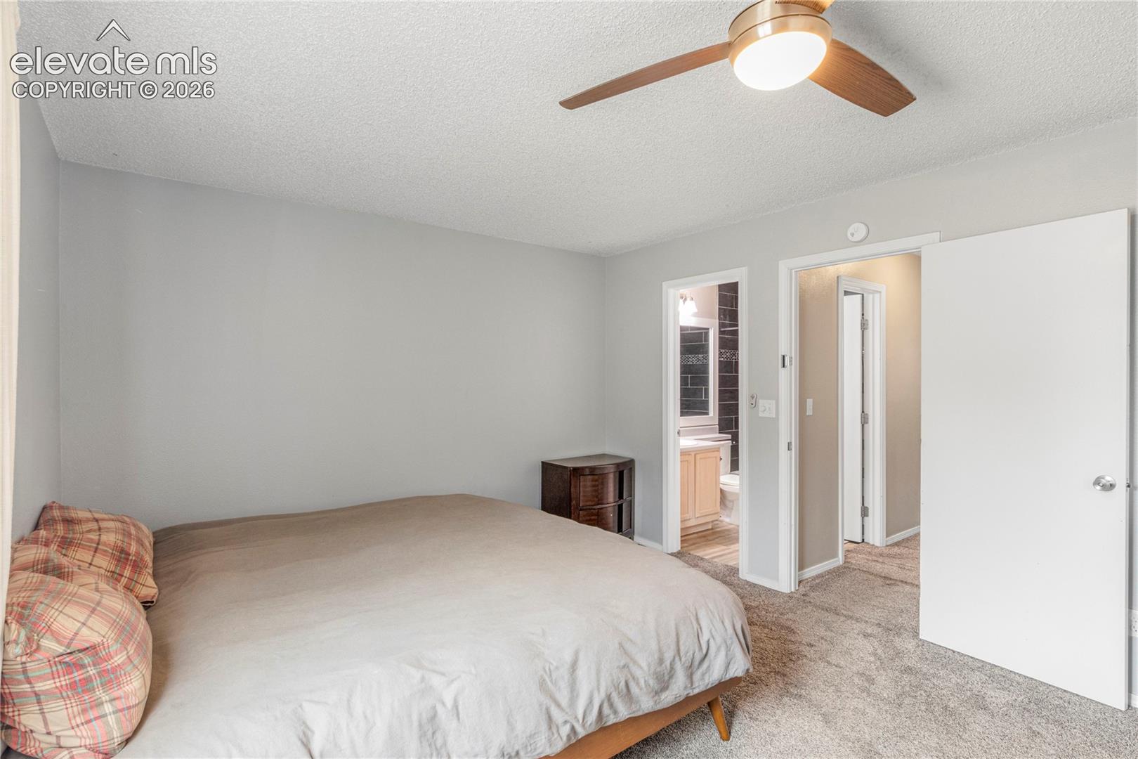Listing photo 13 for 4660 Badlands Court
