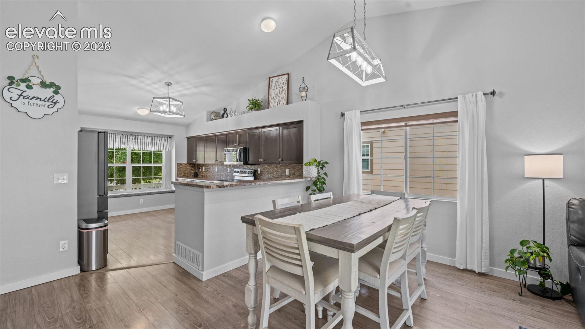 Listing photo 6 for 8068 Hollygrape Lane
