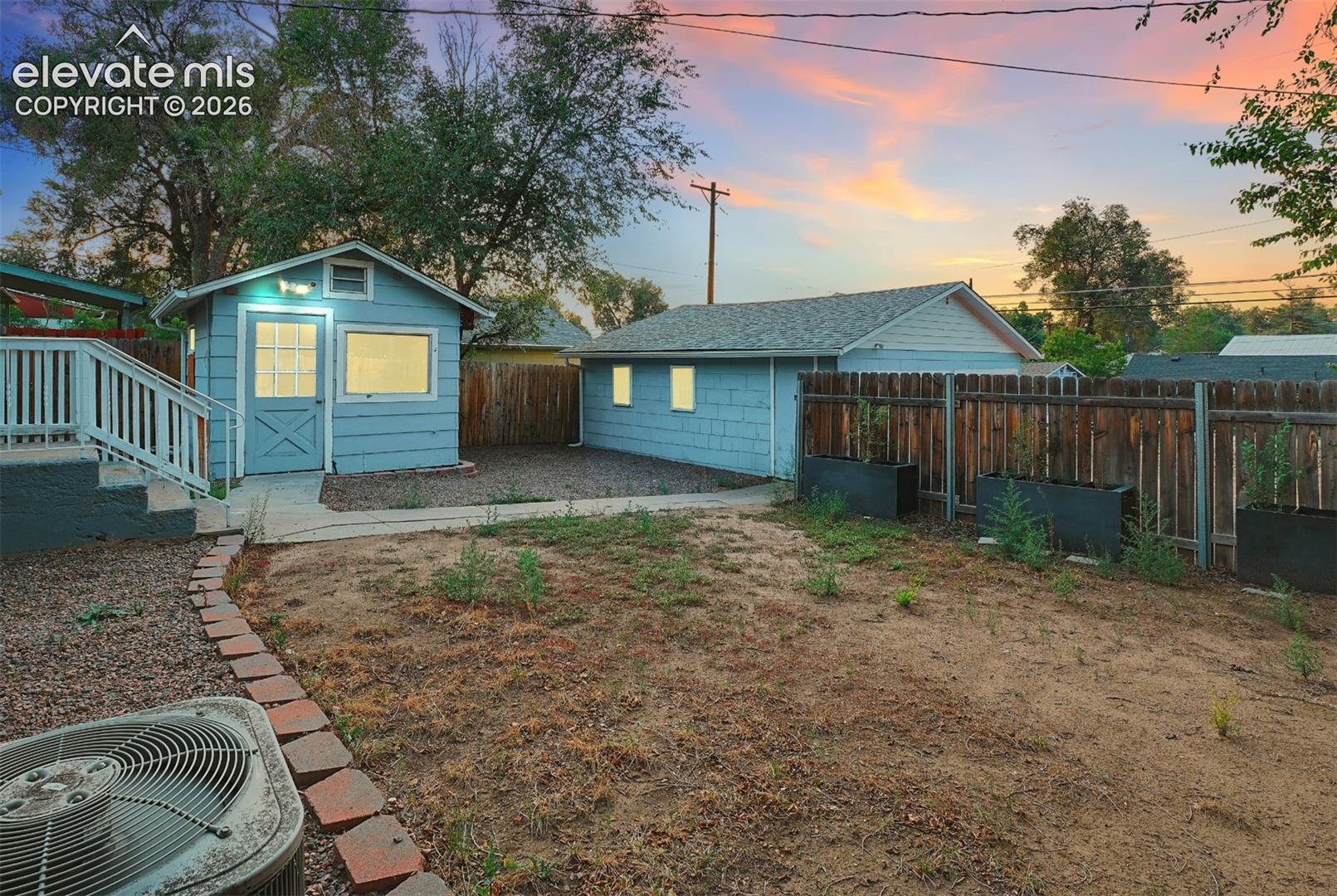 Listing photo 16 for 1220 E Fountain Boulevard