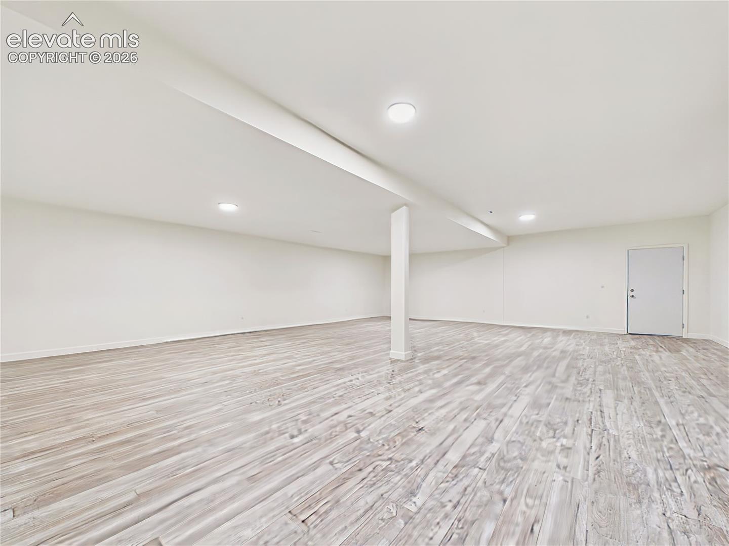 Listing photo 48 for 893 S Greenway Avenue