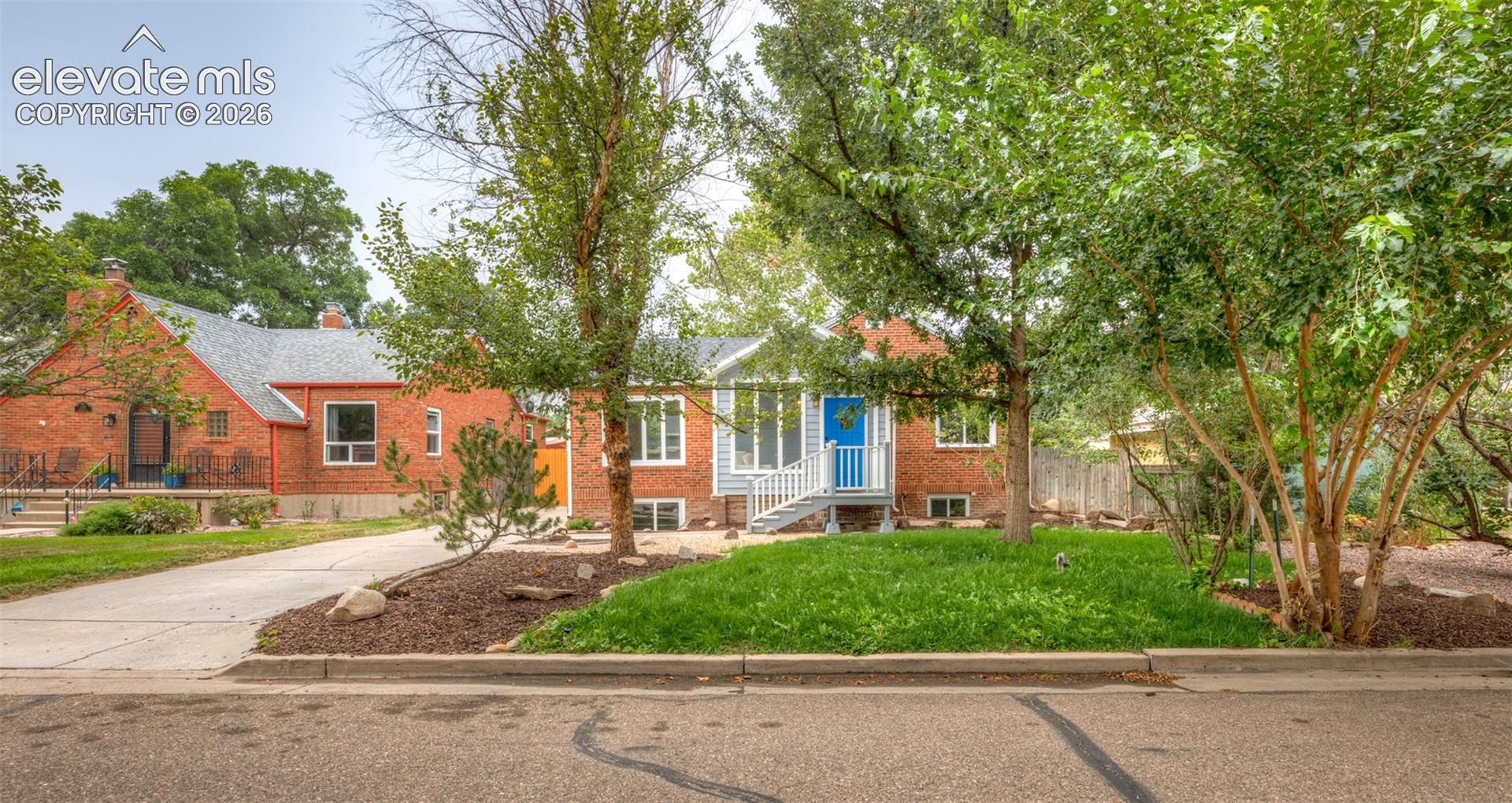 Listing photo 3 for 1306 W Abriendo Avenue