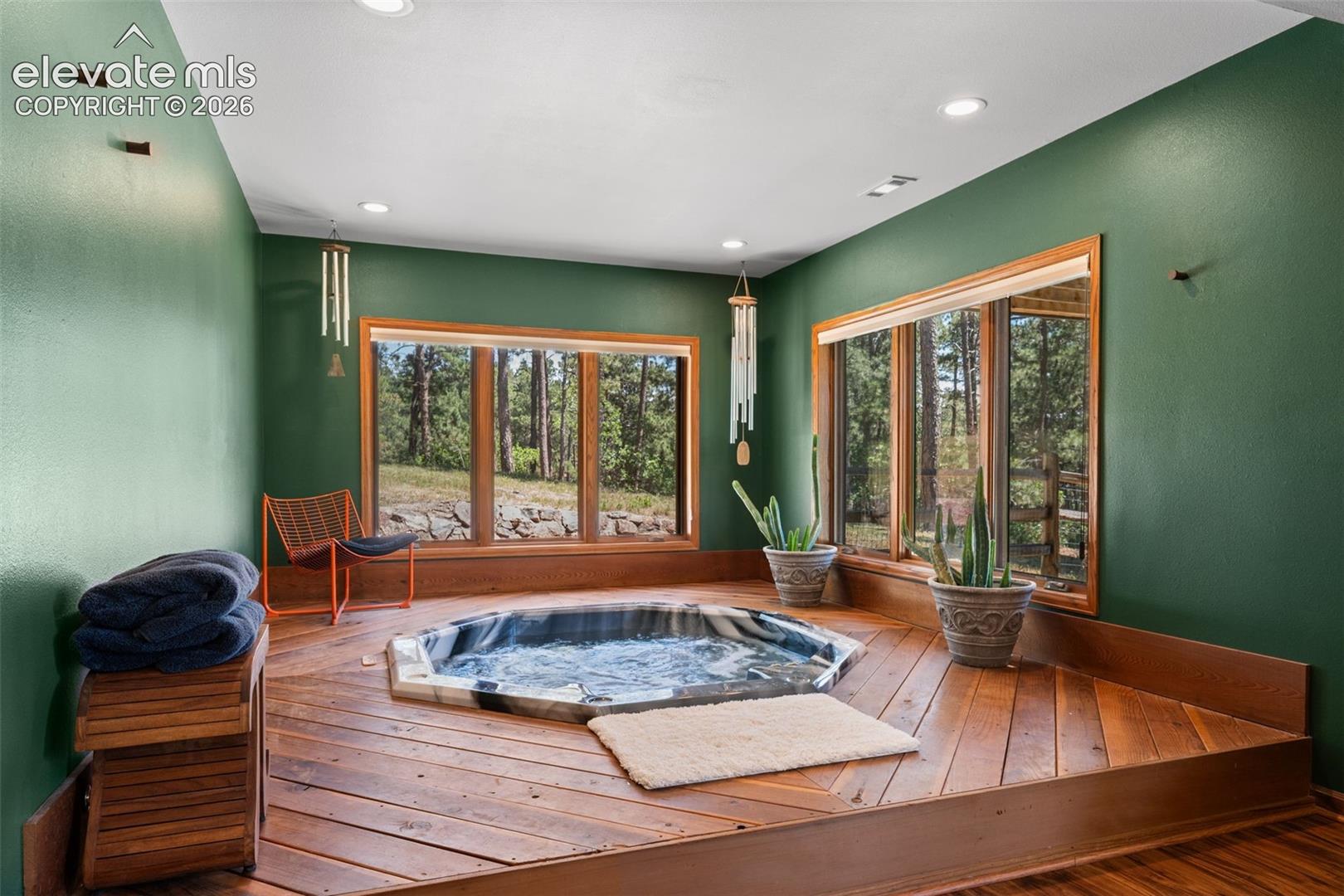 Listing photo 34 for 1675 Oakwood Drive