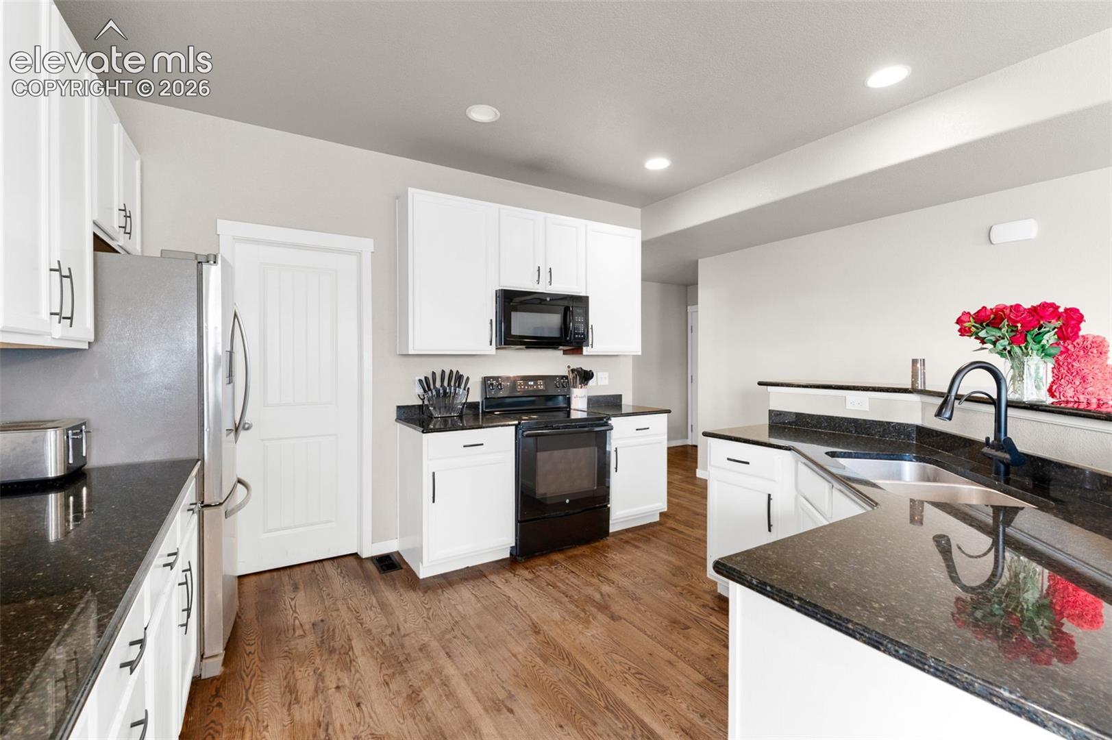 Listing photo 10 for 7437 Bigtooth Maple Drive