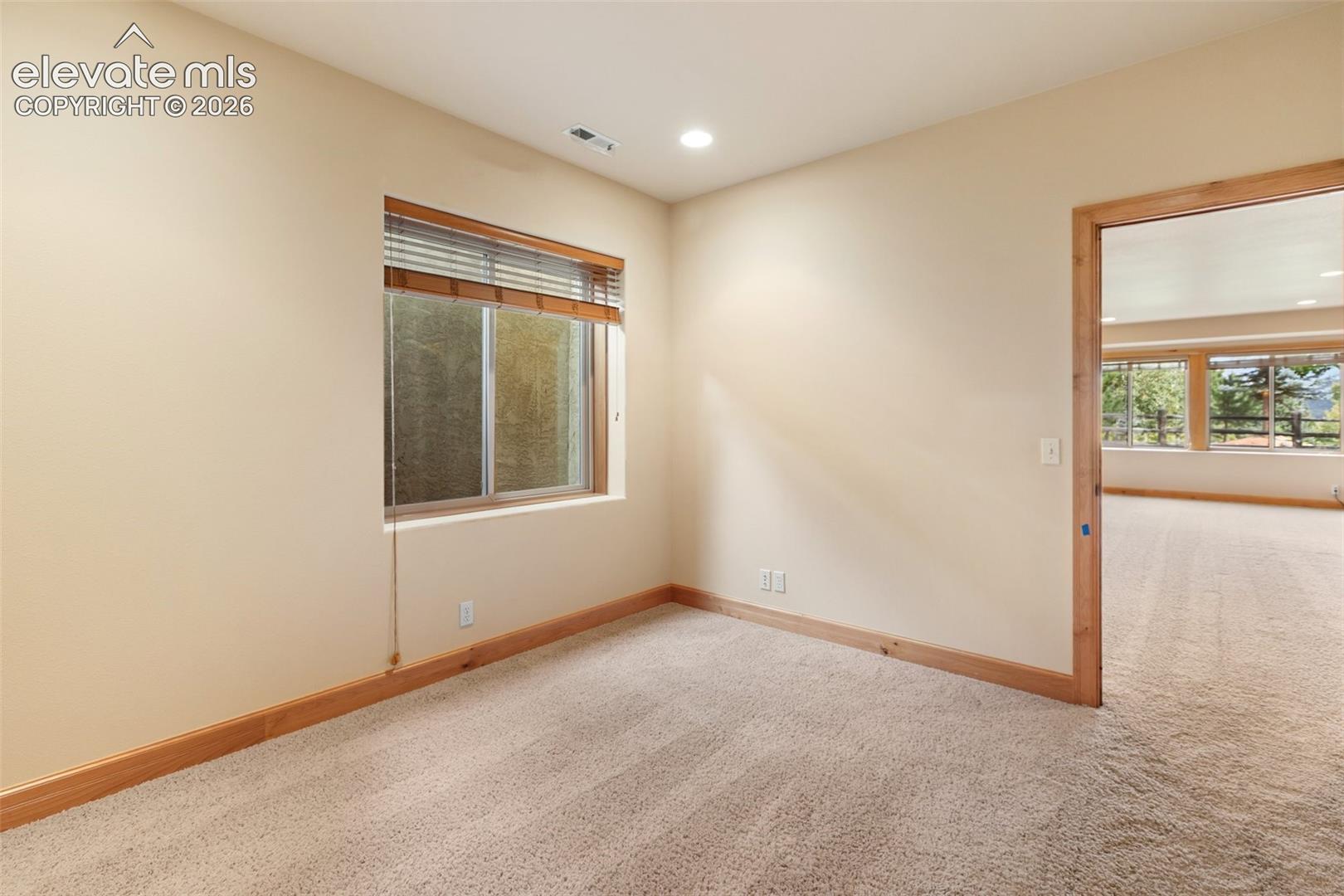 Listing photo 19 for 410 Karen Lane